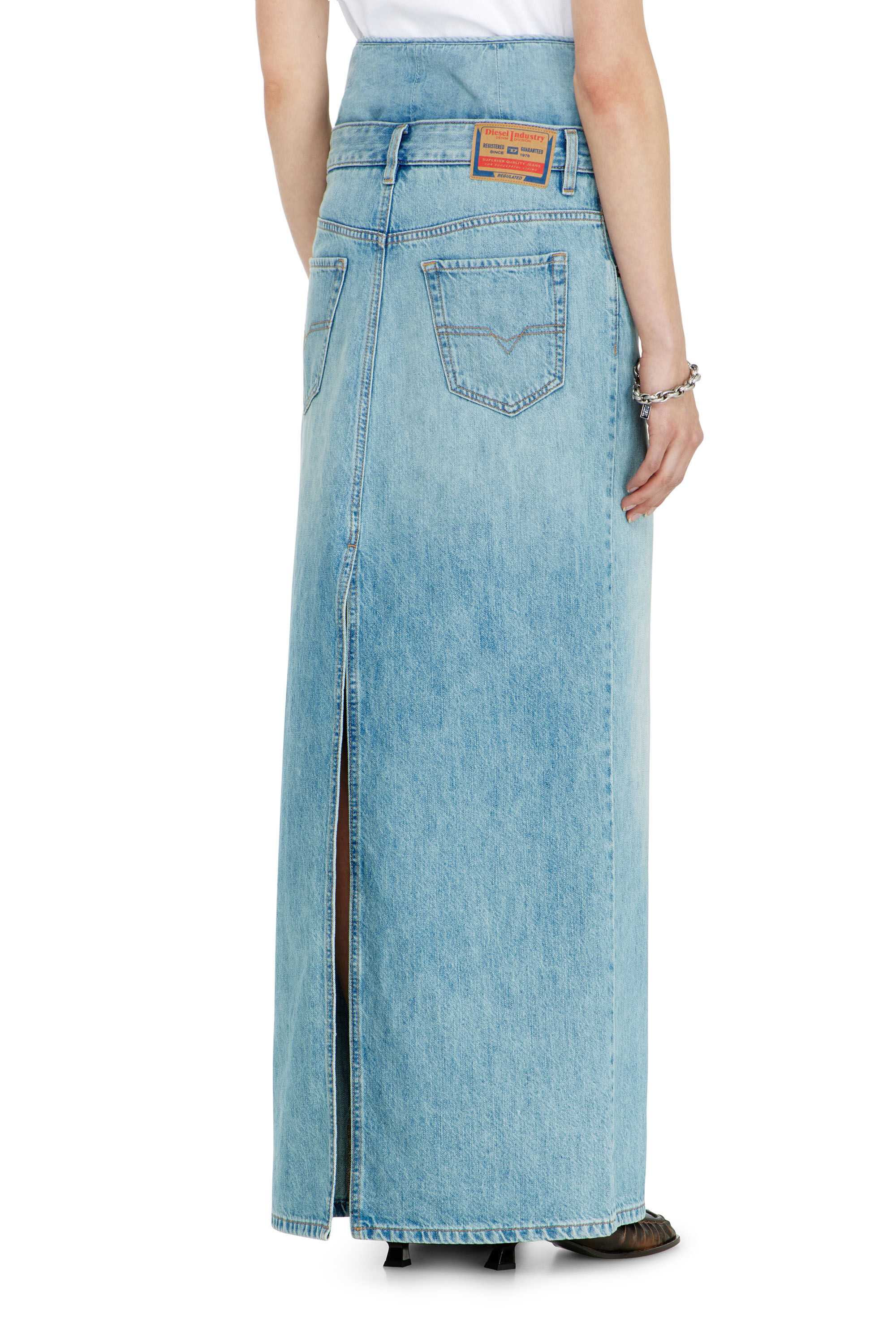 Diesel - DE-SPIVEY, Jupe longue en denim effet jean avec fentes Femme in Bleu - 4