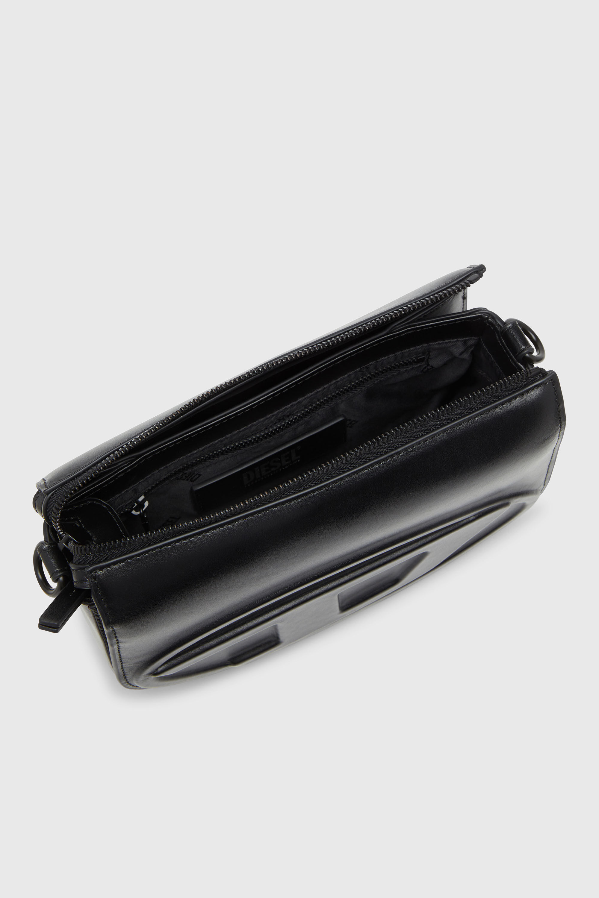 Diesel - 1DR CAMERA BAG, 1DR-Sac camera en cuir premium Mixte in Noir - 4