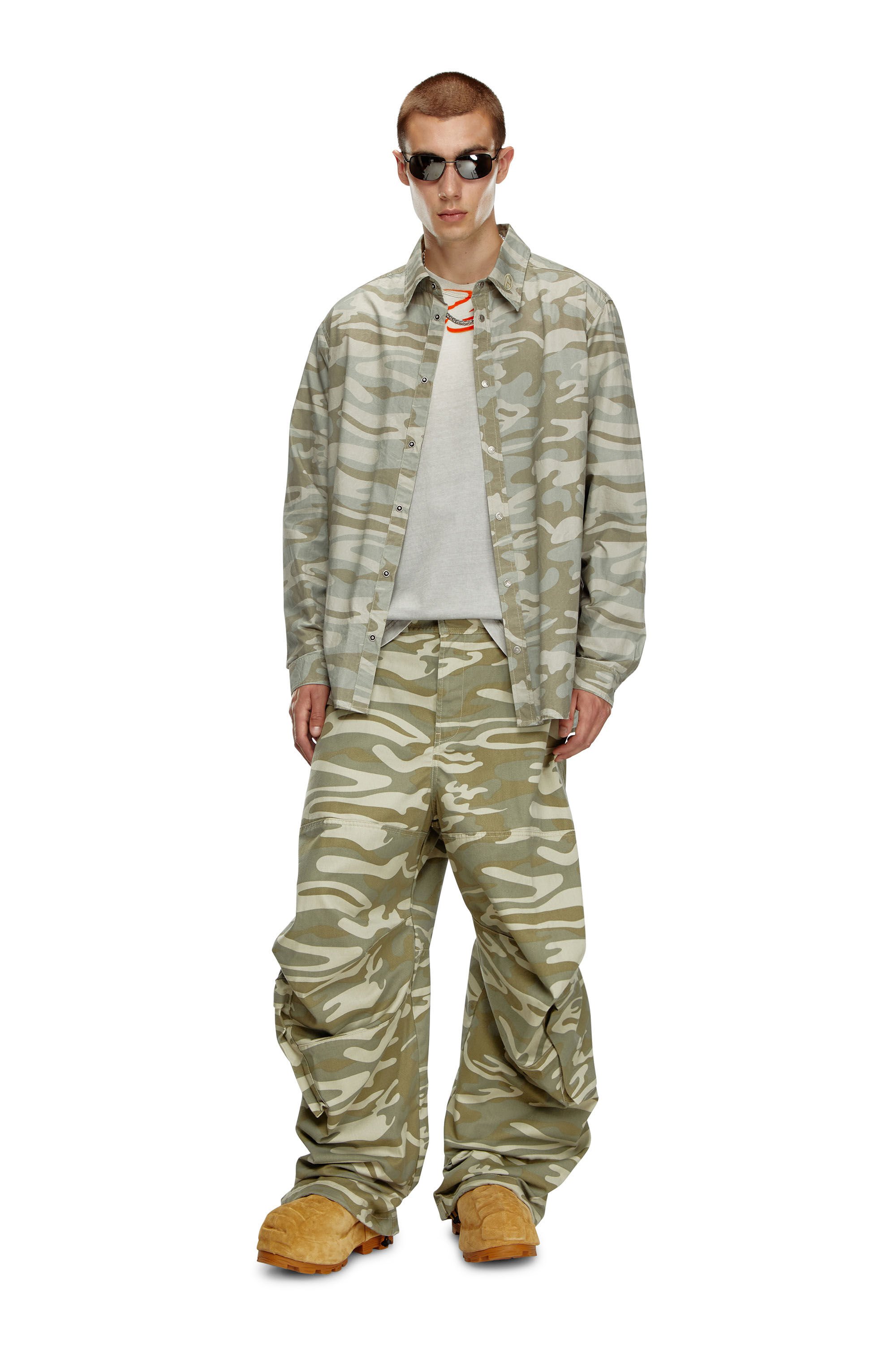 Diesel - P-ARNE-B, Homme Pantalon cargo à imprimé camouflage in Vert - Image 1