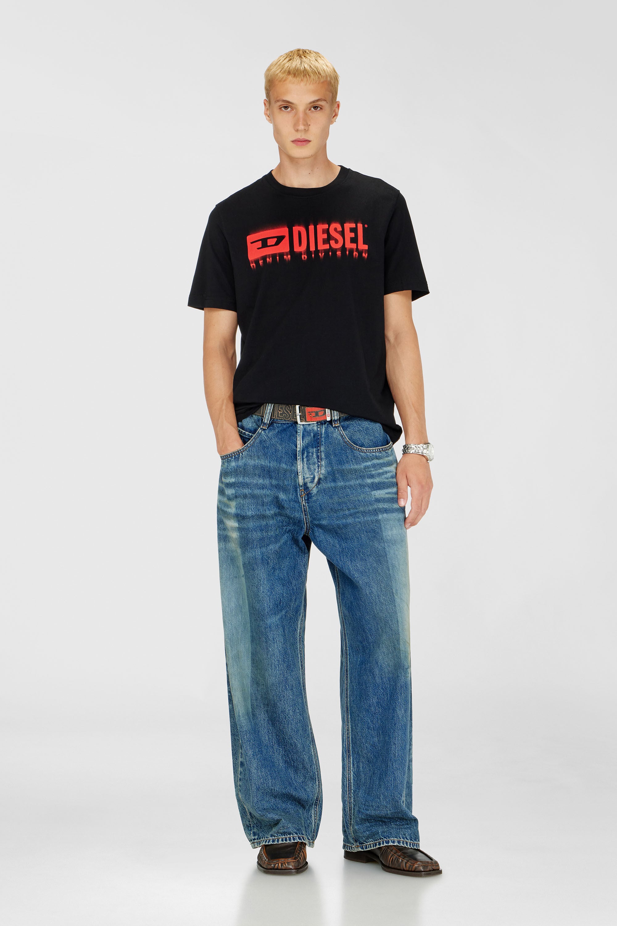 Diesel - T-ADJUST-Q7, T-shirt avec logo Diesel effet flou Homme in Noir - 1