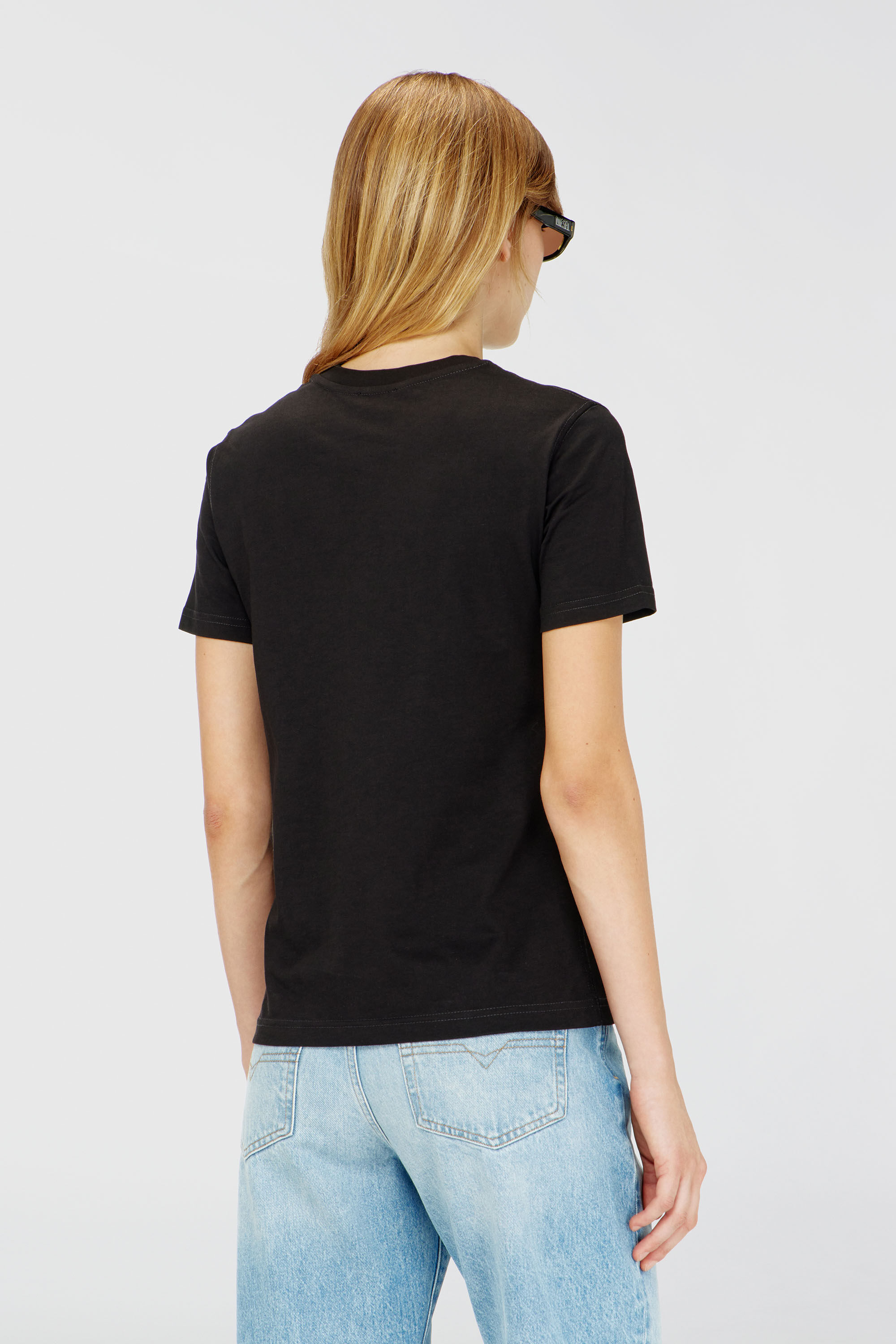 Diesel - T-REG-ZAL-V2, T-shirt en coton avec imprim&eacute; graphique Femme in Noir - 4
