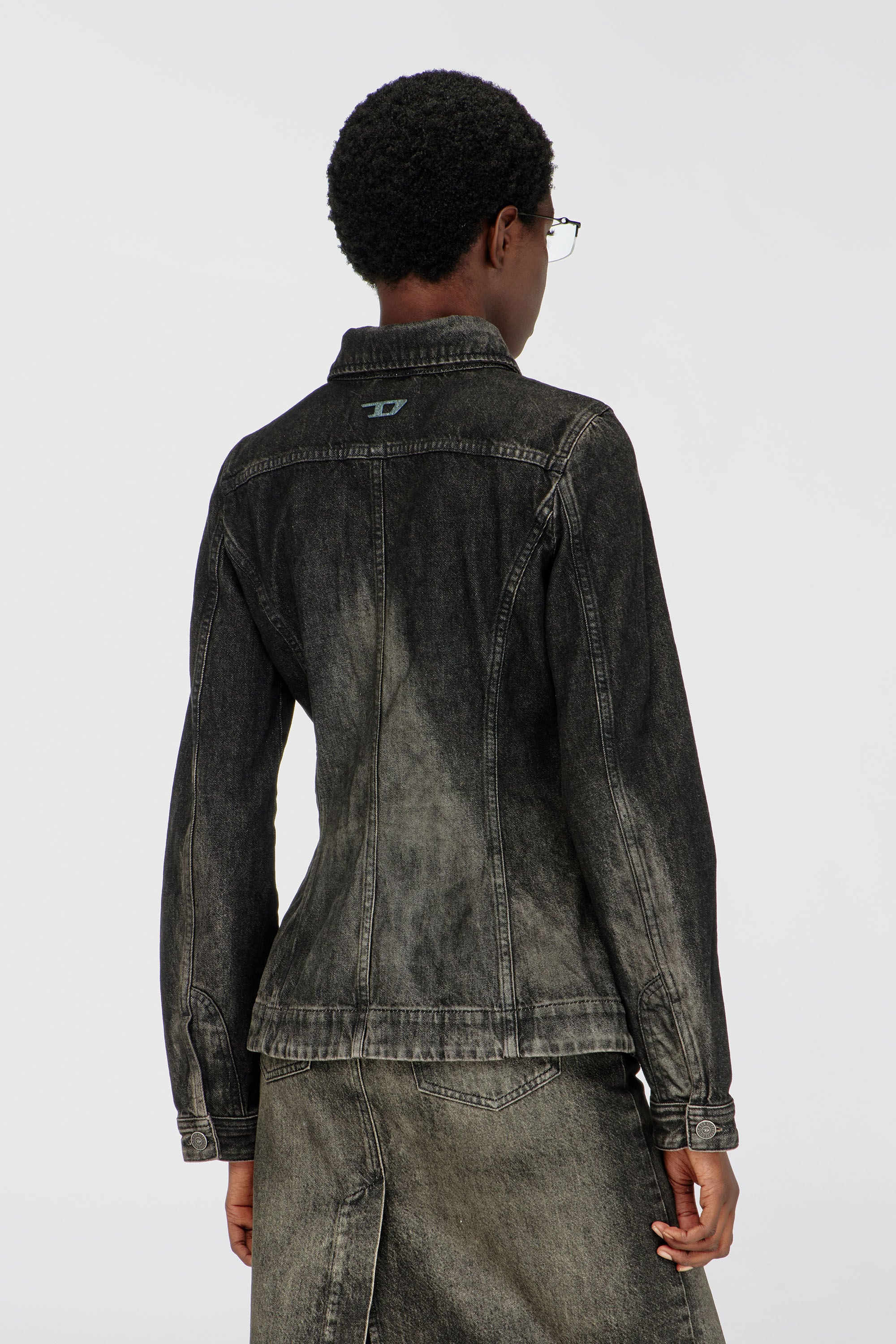 Diesel - DE-KATERIN-FSJ, Veste trucker ajust&eacute;e en denim effet us&eacute; Femme in Noir - 4