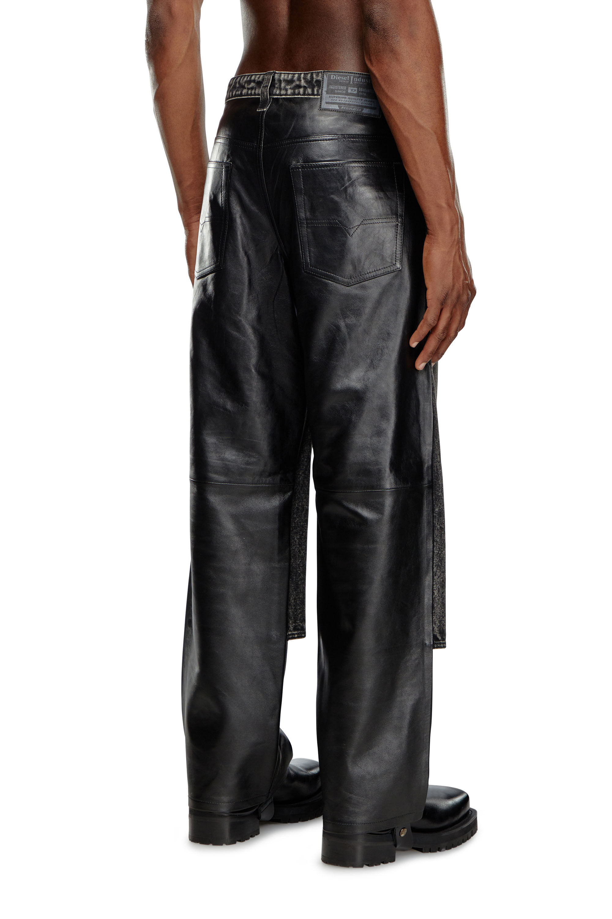 Diesel - P-BRETCH, Homme Pantalon en cuir et denim in Noir - Image 4