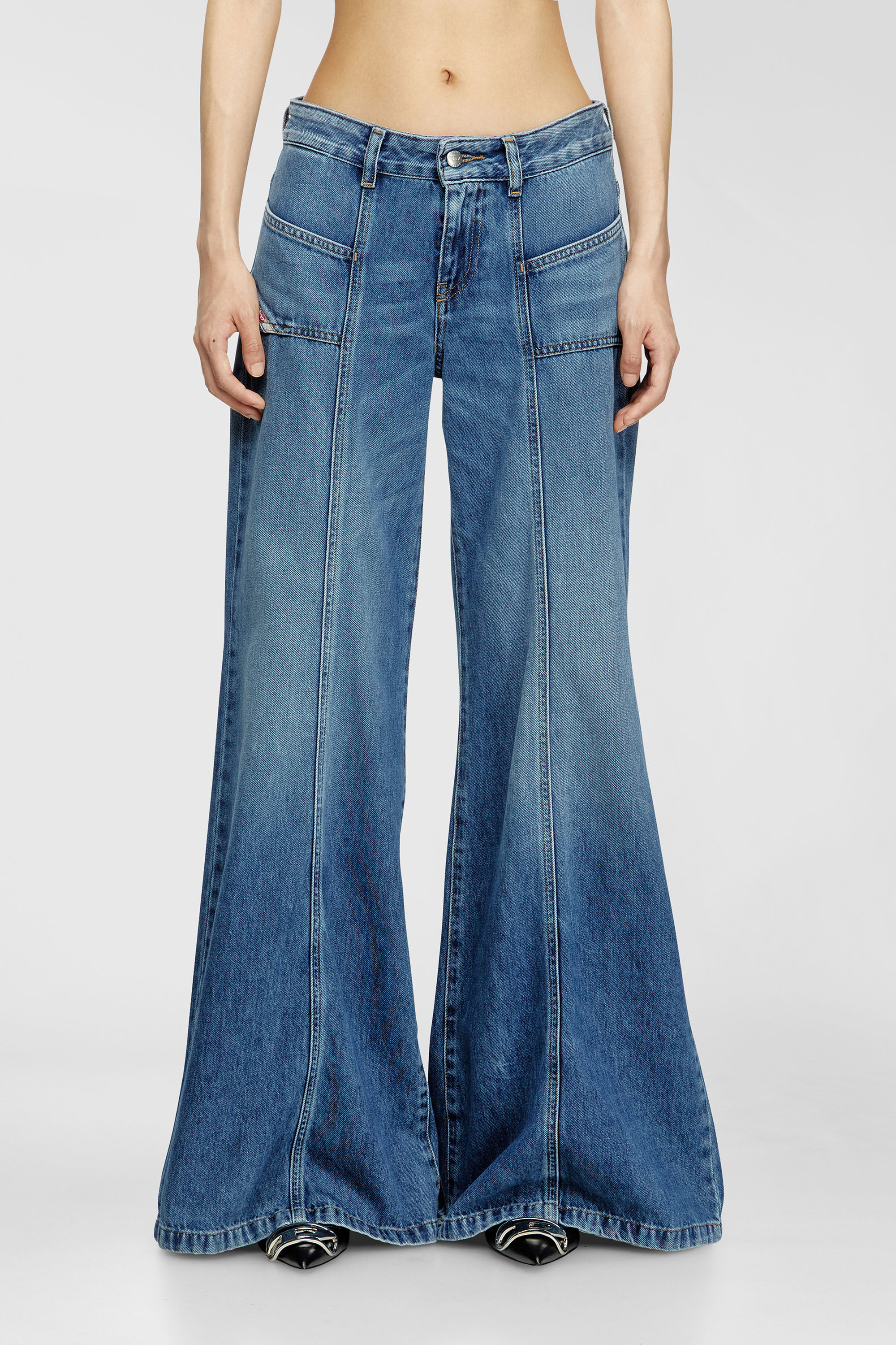 Diesel - Flare Jeans D-Akii 09M56 Femme, Bleu moyen - Image 2