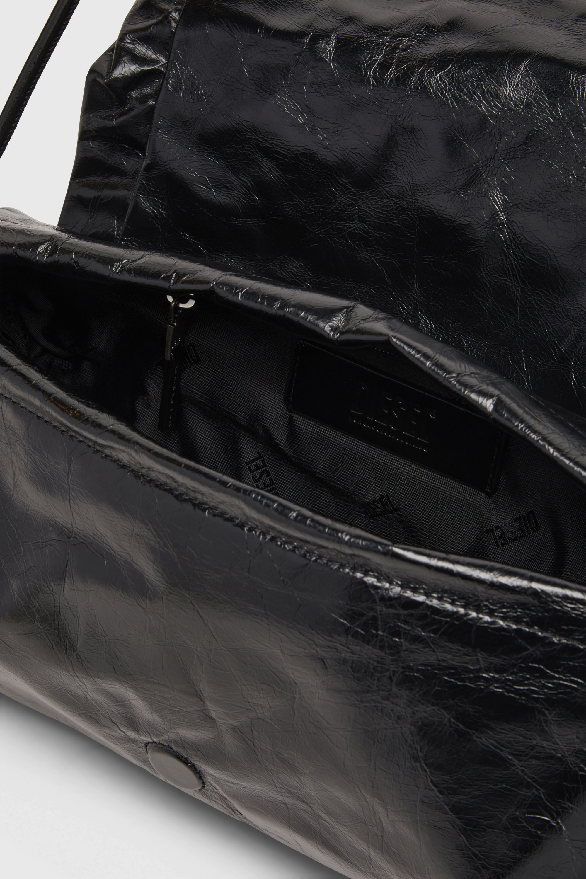 Diesel - SCRUNCH-D SHOULDER M, Scrunch-D M-Sac &agrave; bandouli&egrave;re en cuir froiss&eacute; brillant Femme in Noir - 4