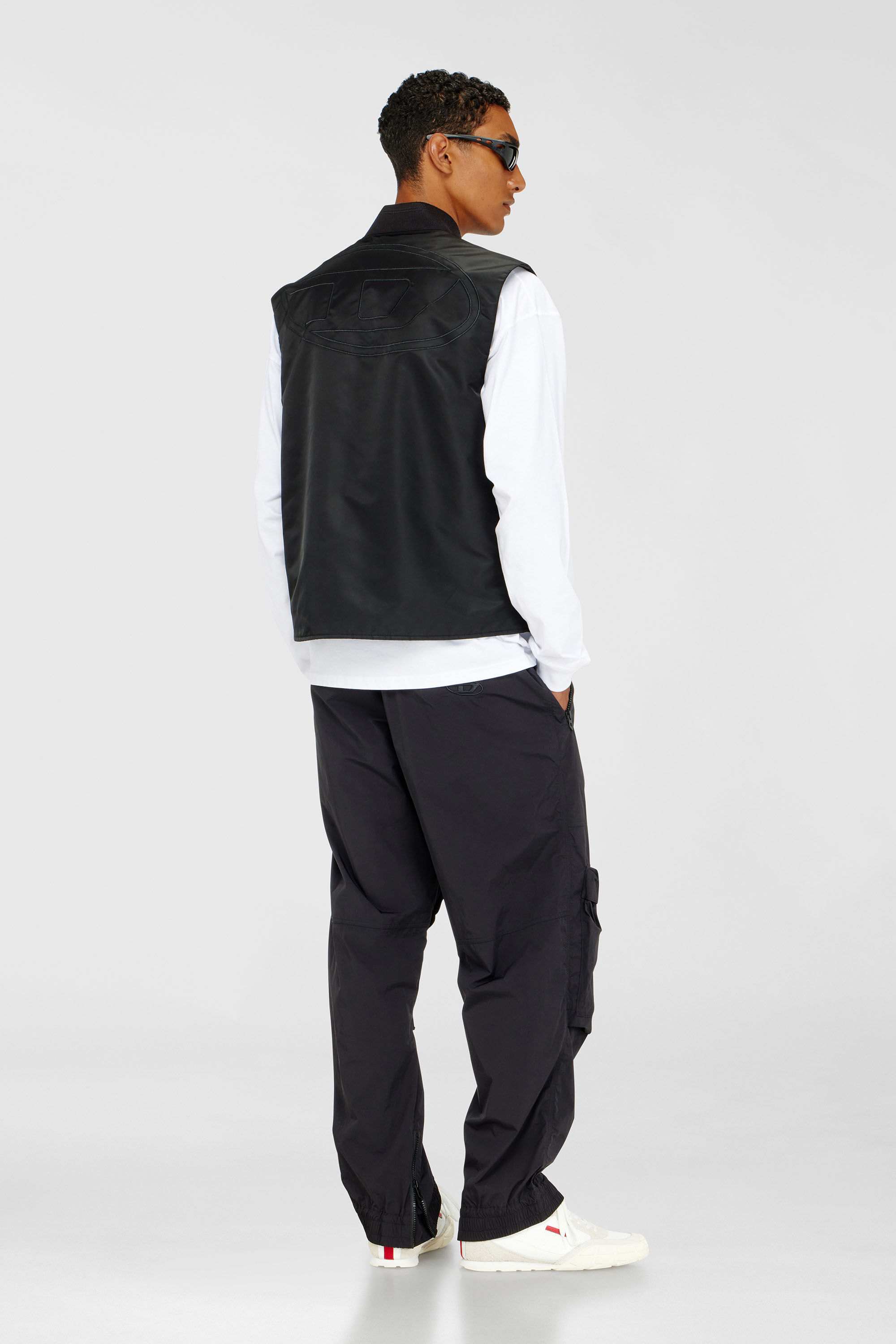 Diesel - W-TYPE-D1-SL, Gilet matelass&eacute; en satin avec broderie Oval D Homme in Noir - 1