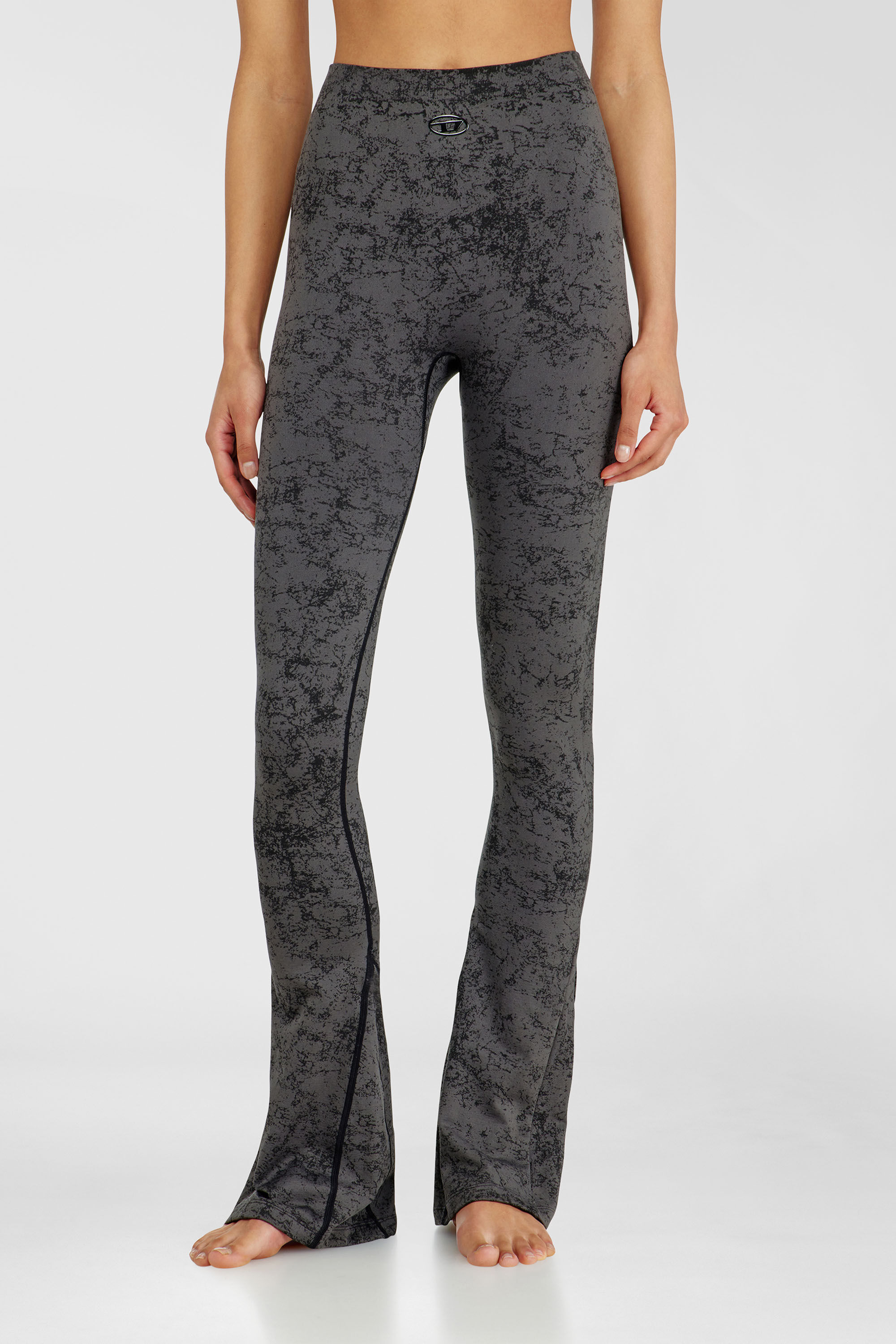 Diesel - CORNELIA-UTLT, Legging &eacute;vas&eacute; avec imprim&eacute; utilitaire Femme in Gris - 3