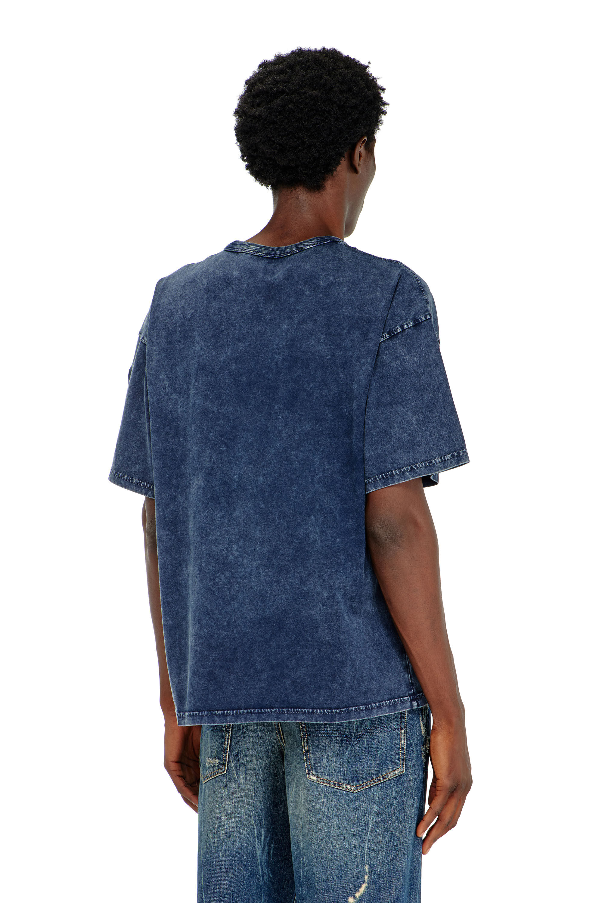 Diesel - T-BOXT-DEN, T-shirt en coton d&eacute;contract&eacute;e avec applique Oval D Homme in Bleu - 4