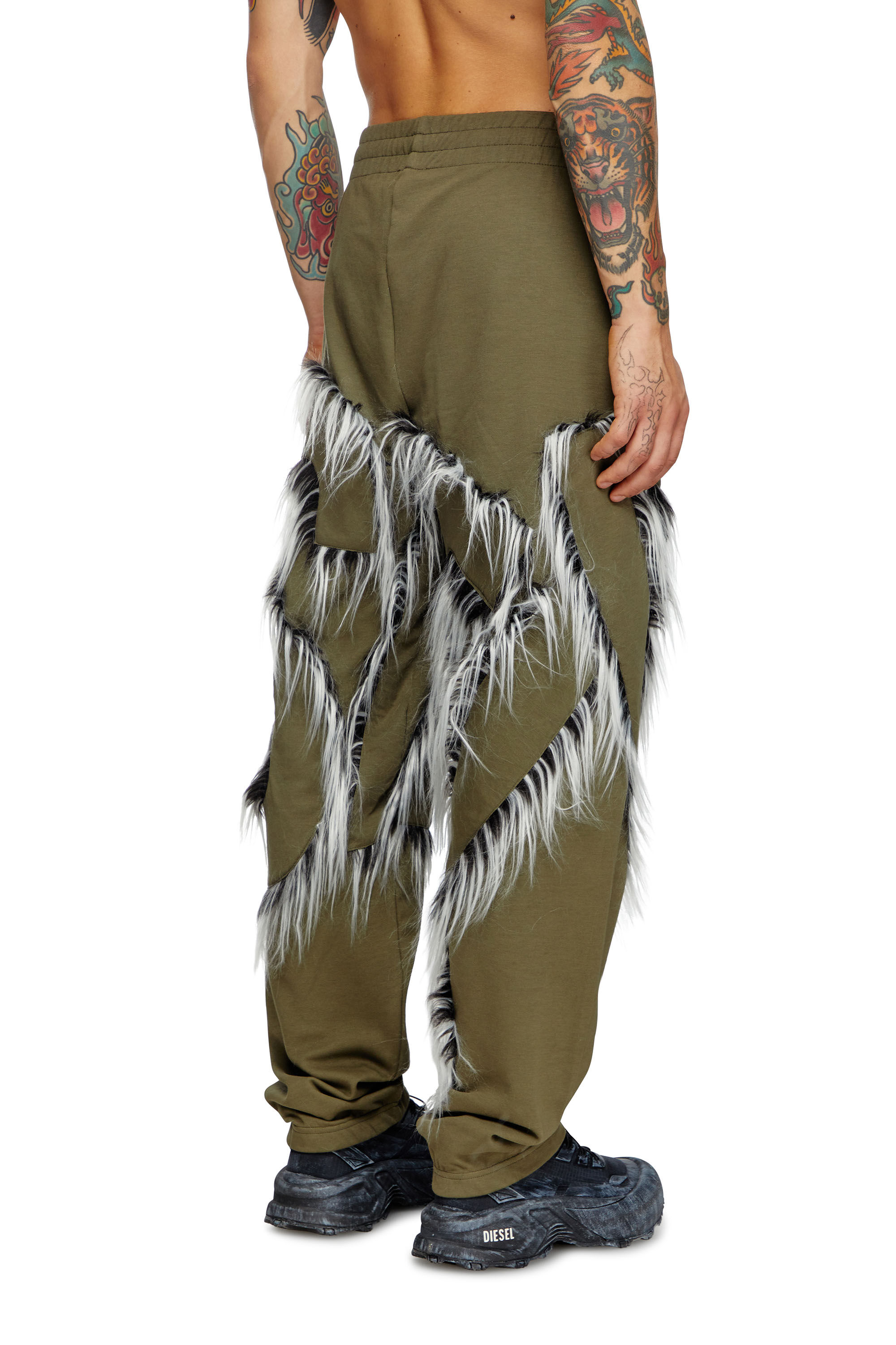 Diesel - P-BIMY-FUR, Pantalon de survêtement avec logo à bordure poilue Homme in Vert - 4