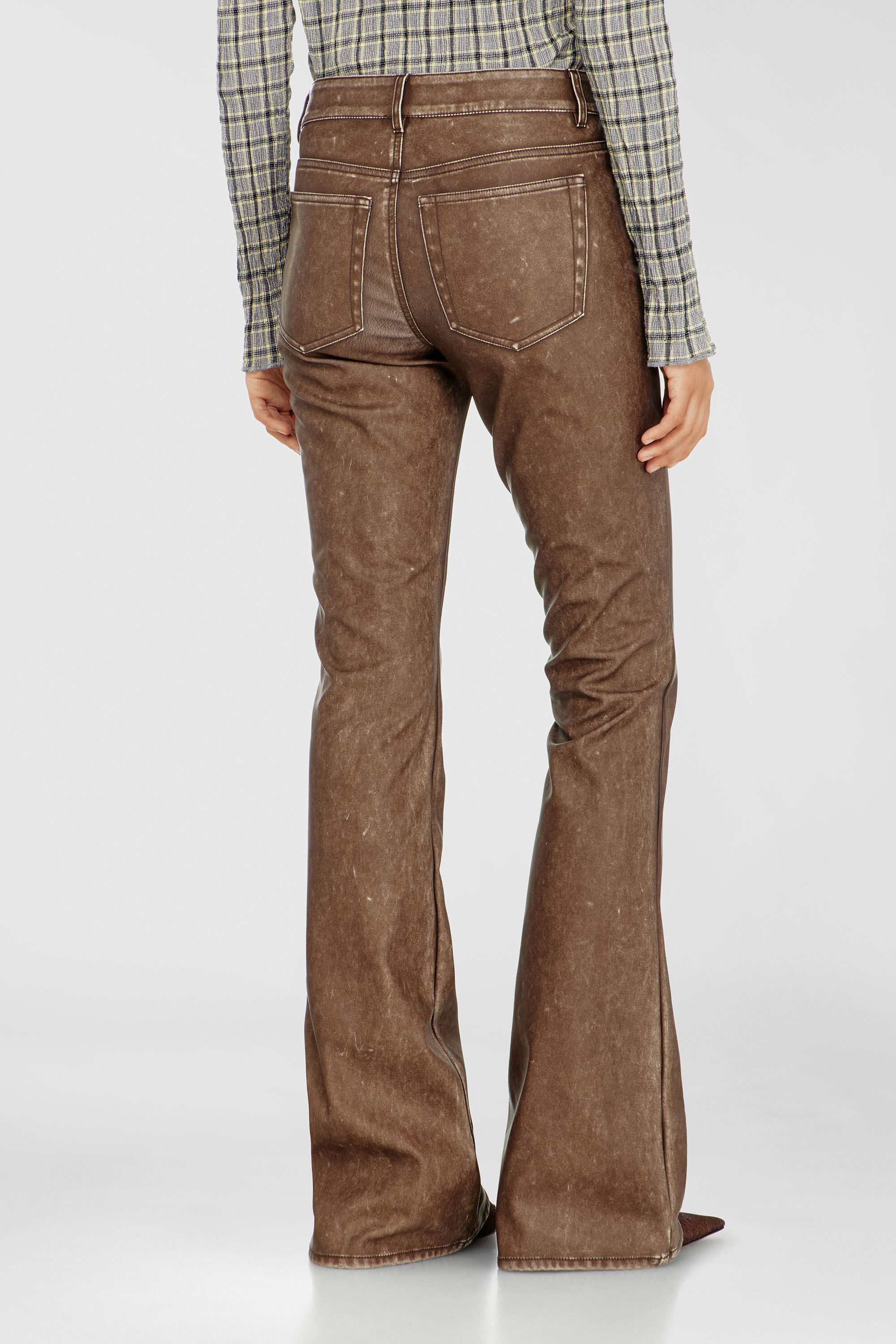 Diesel - P-STELLAR-S1, Pantalon bootcut en tissu enduit trait&eacute; Femme in Marron - 4