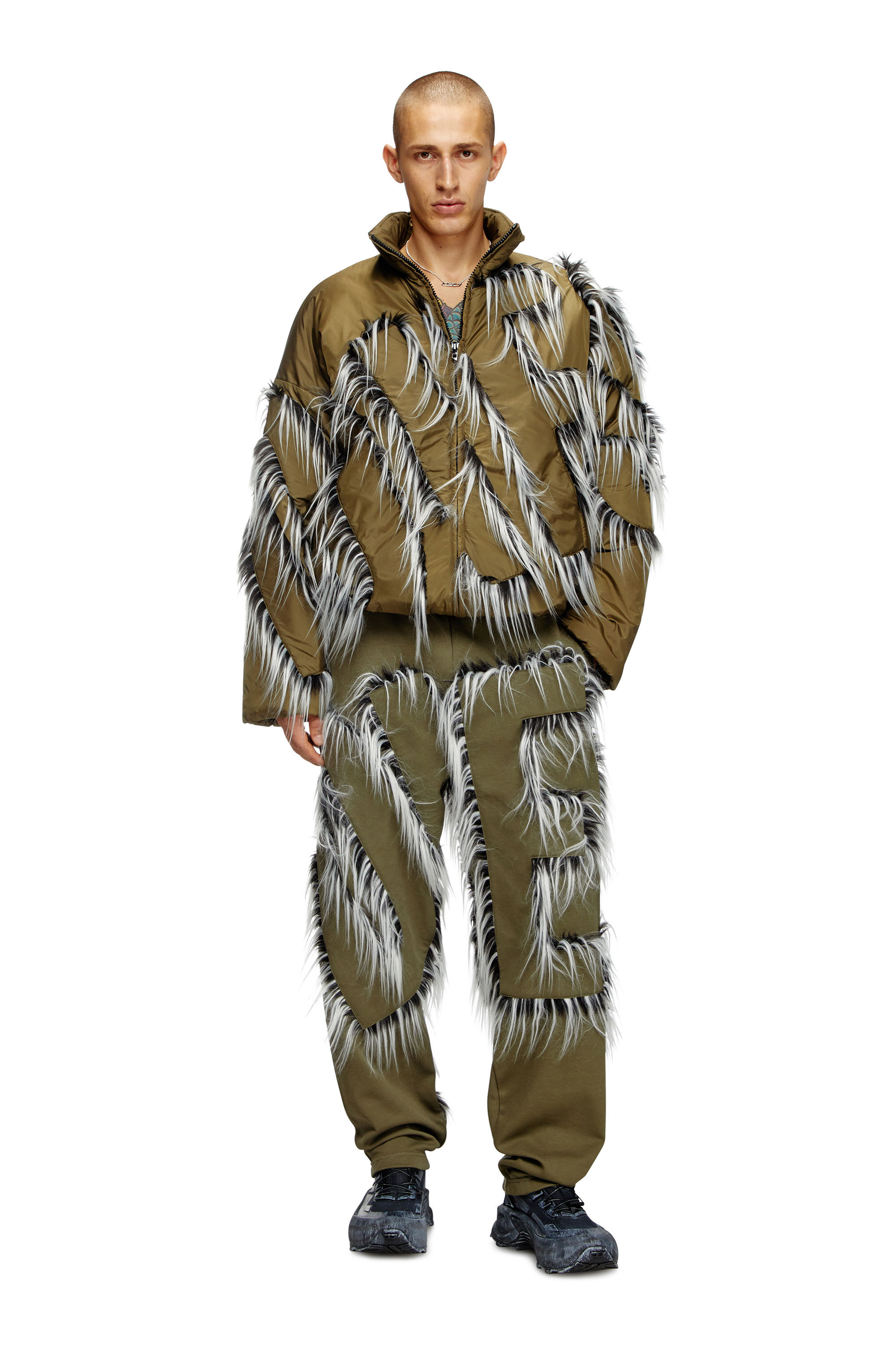 Diesel - P-BIMY-FUR, Pantalon de survêtement avec logo à bordure poilue Homme in Vert - 1