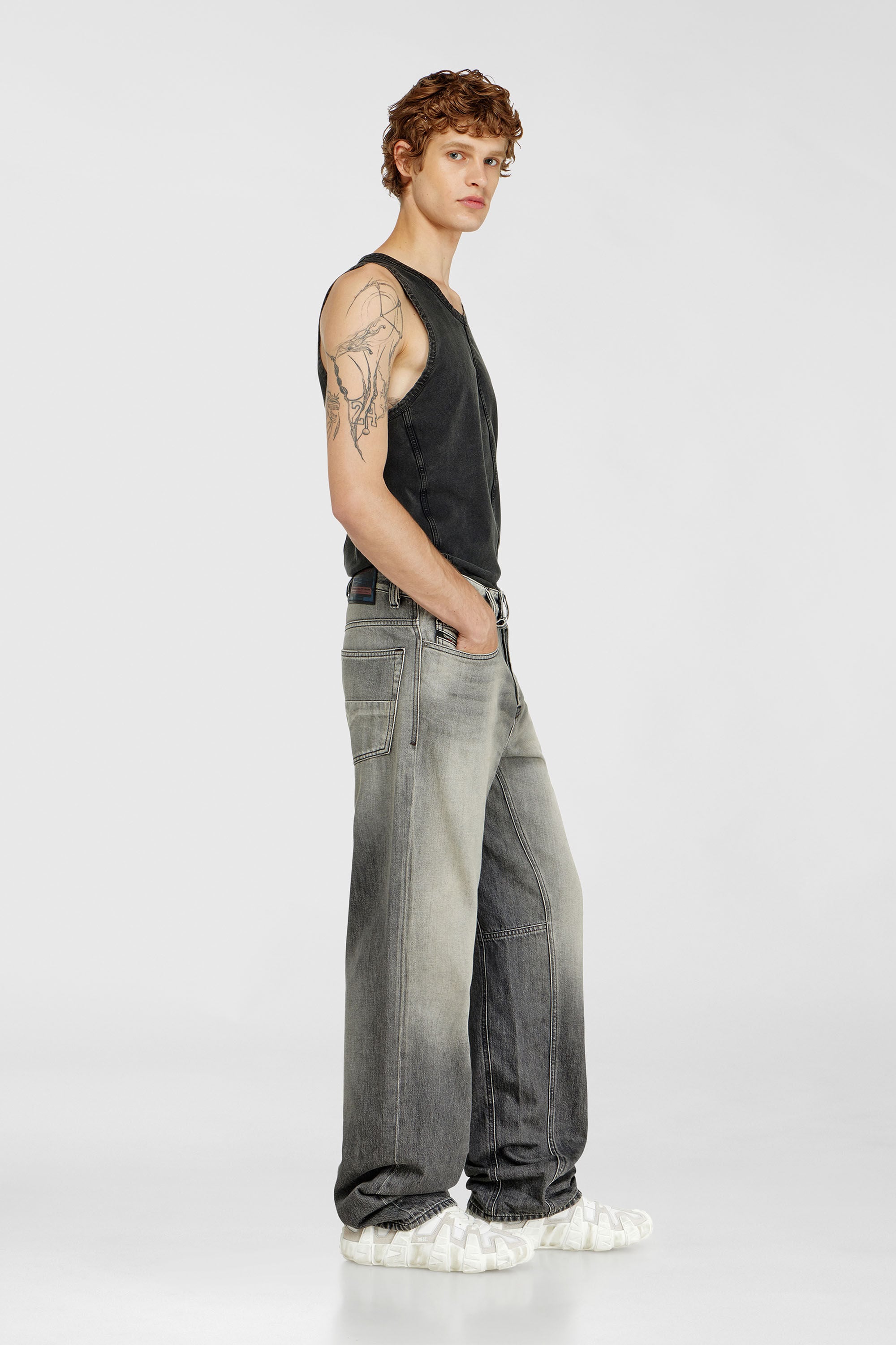 Diesel - Relaxed Jeans 2001 D-Macro 09P56 Homme, Gris - Image 2