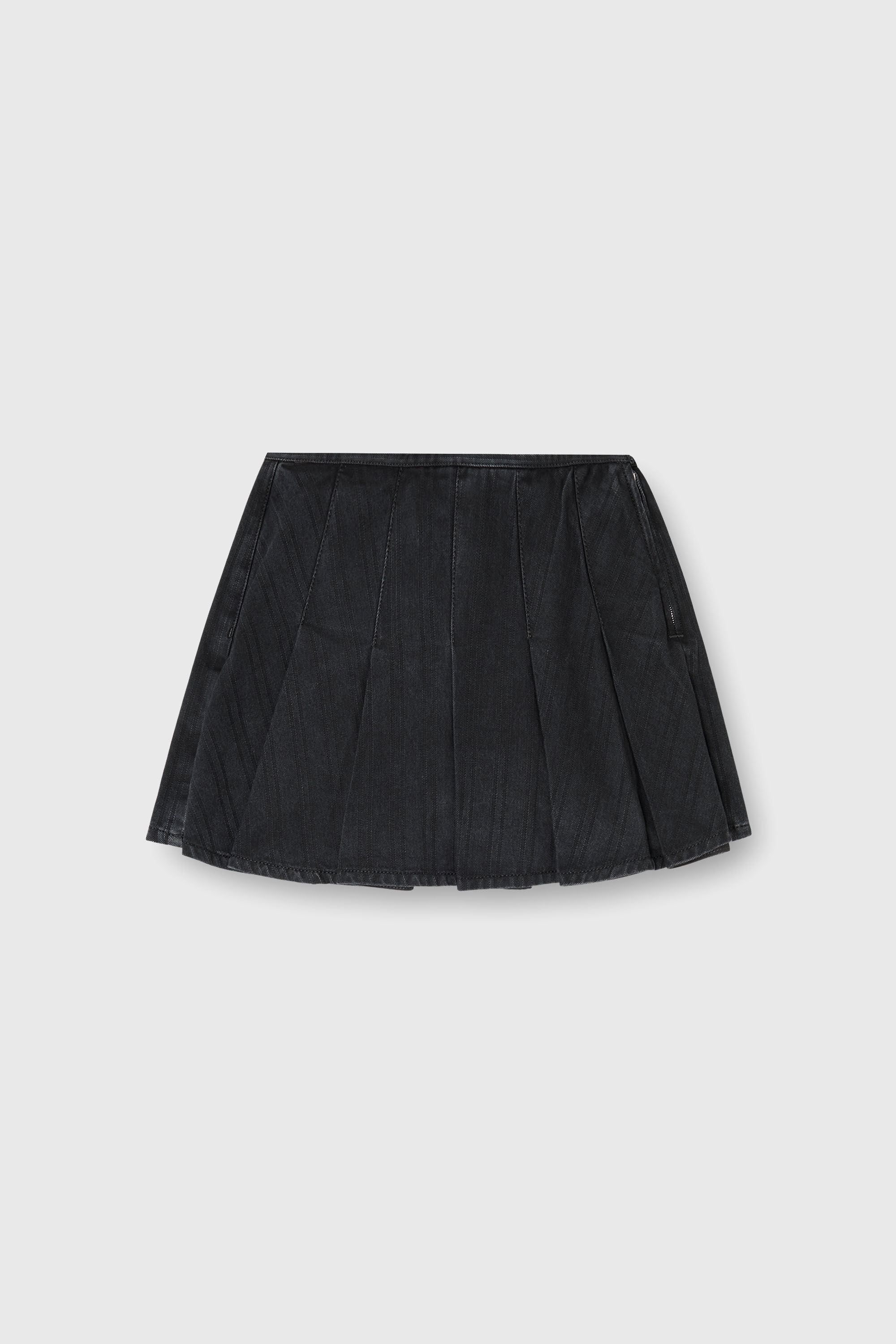 Diesel - DE-SHERO, Jupe-short pliss&eacute;e en denim &agrave; rayures fines Femme in Noir - 2