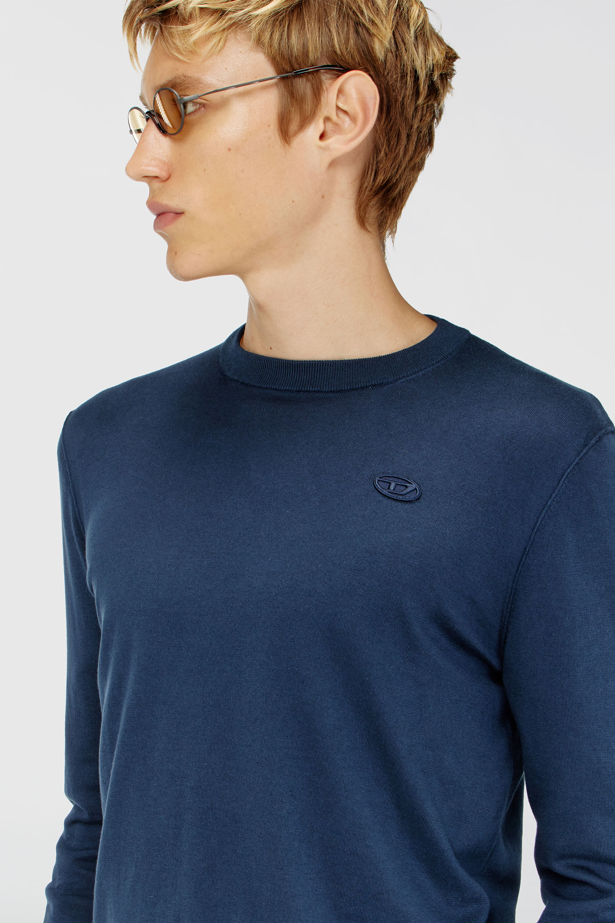 Diesel - K-FREEX-TAG-T92, Maille en coton avec logo ton sur ton Homme in Bleu - 5