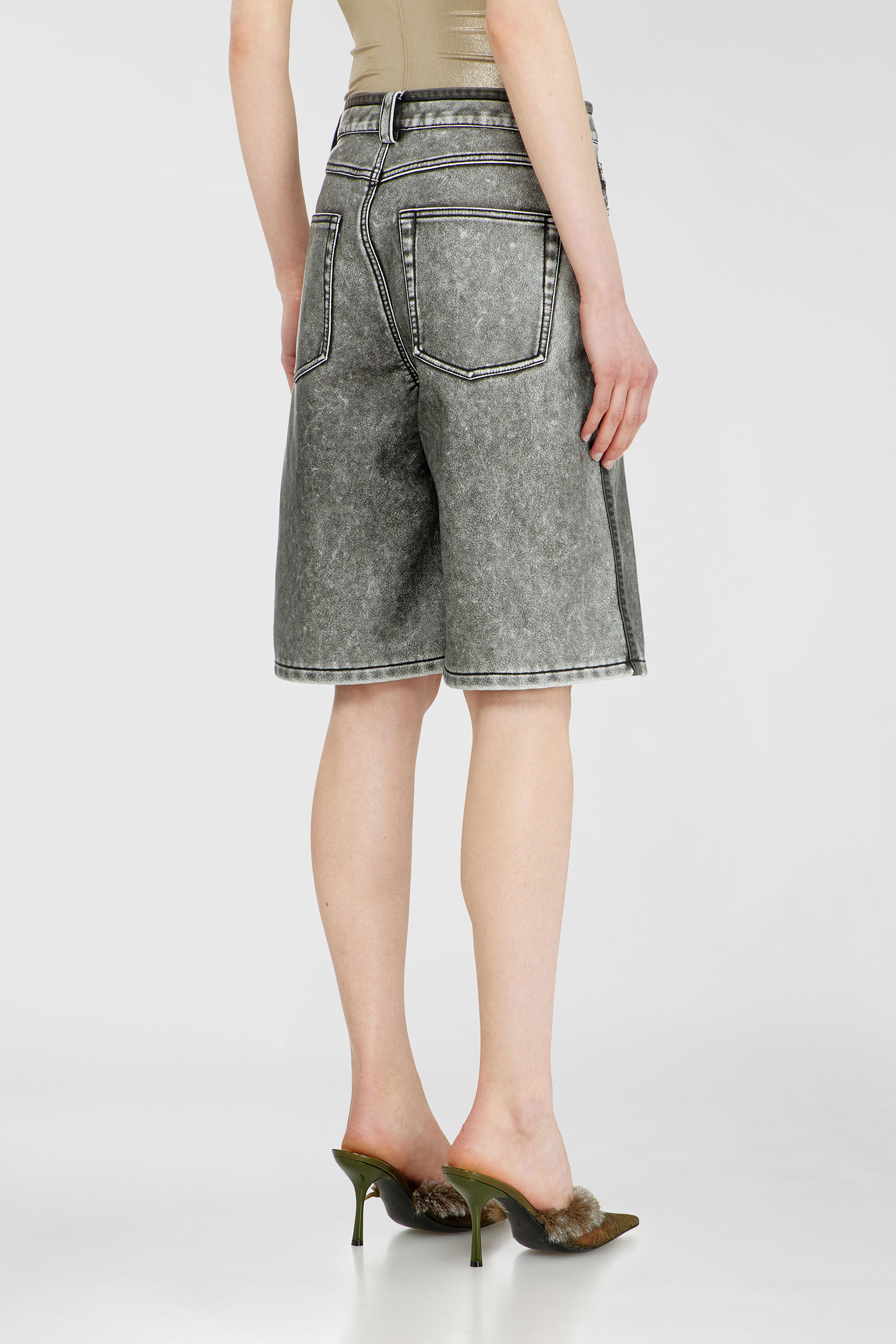 Diesel - P-ARLOR, Bermuda en PU Femme in Gris - 4