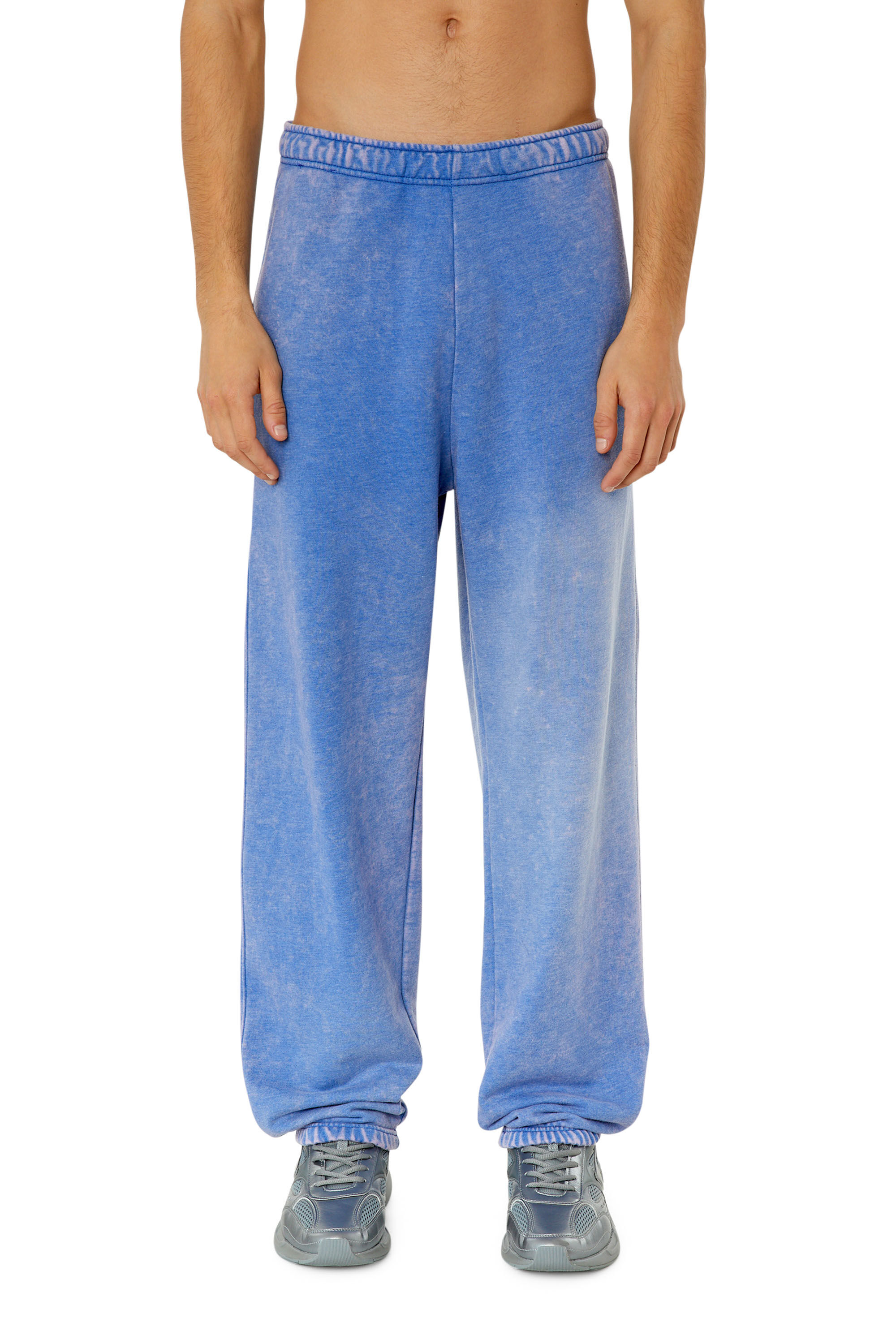 Diesel - P-MARKY, Pantalon de survêtement avec traitement blanchi Homme in Bleu - 3