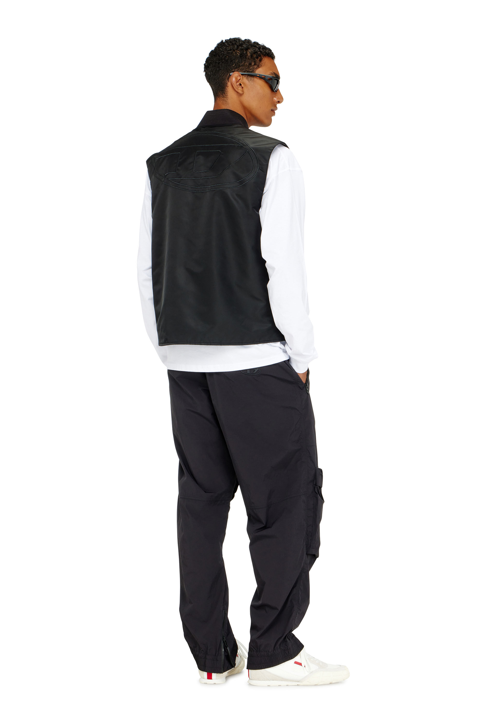 Diesel - W-TYPE-D1-SL, Gilet matelass&eacute; en satin avec broderie Oval D Homme in Noir - 1