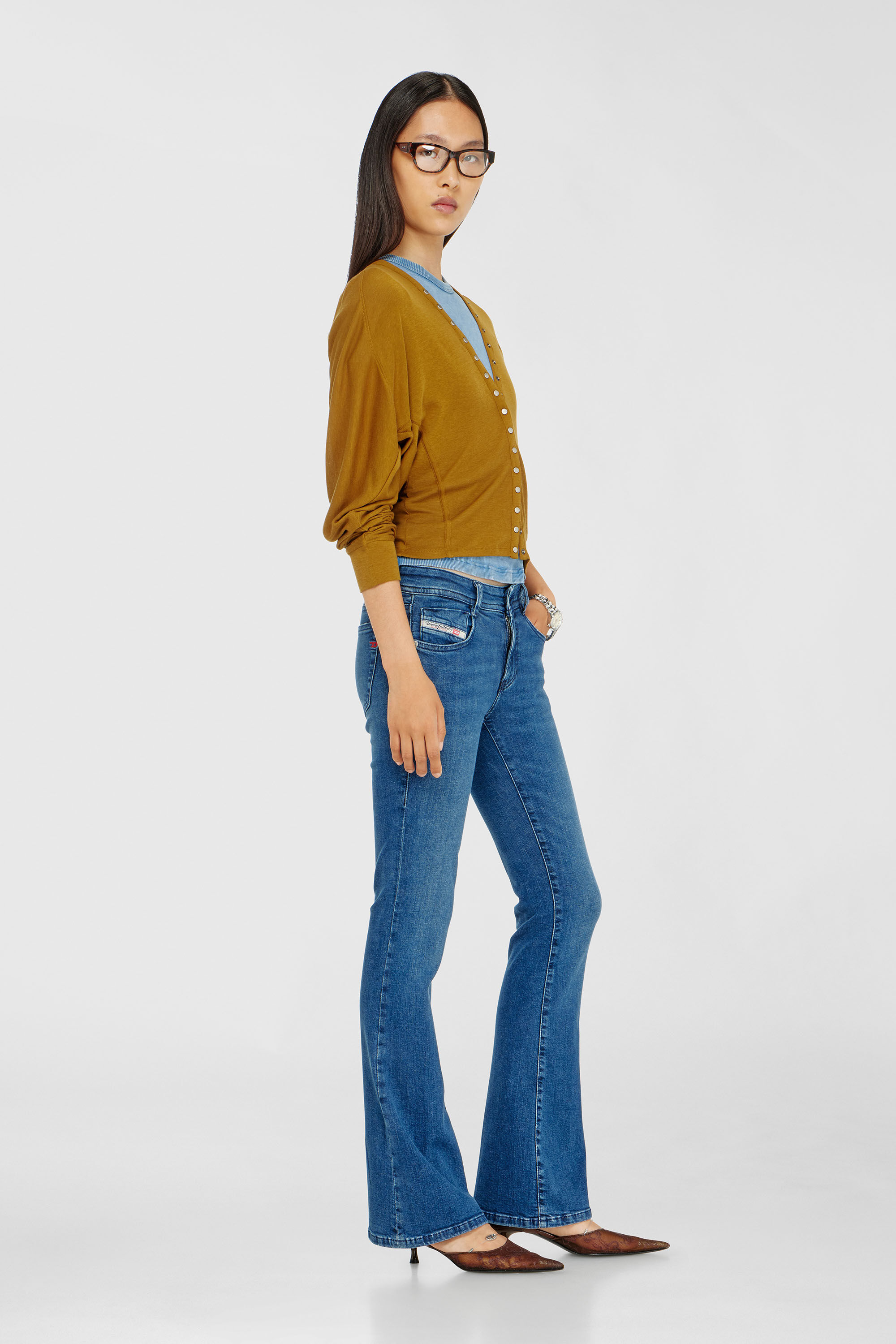 Diesel - Bootcut Jeans 1969 D-Ebbey 0ADBB Femme, Bleu moyen - Image 2