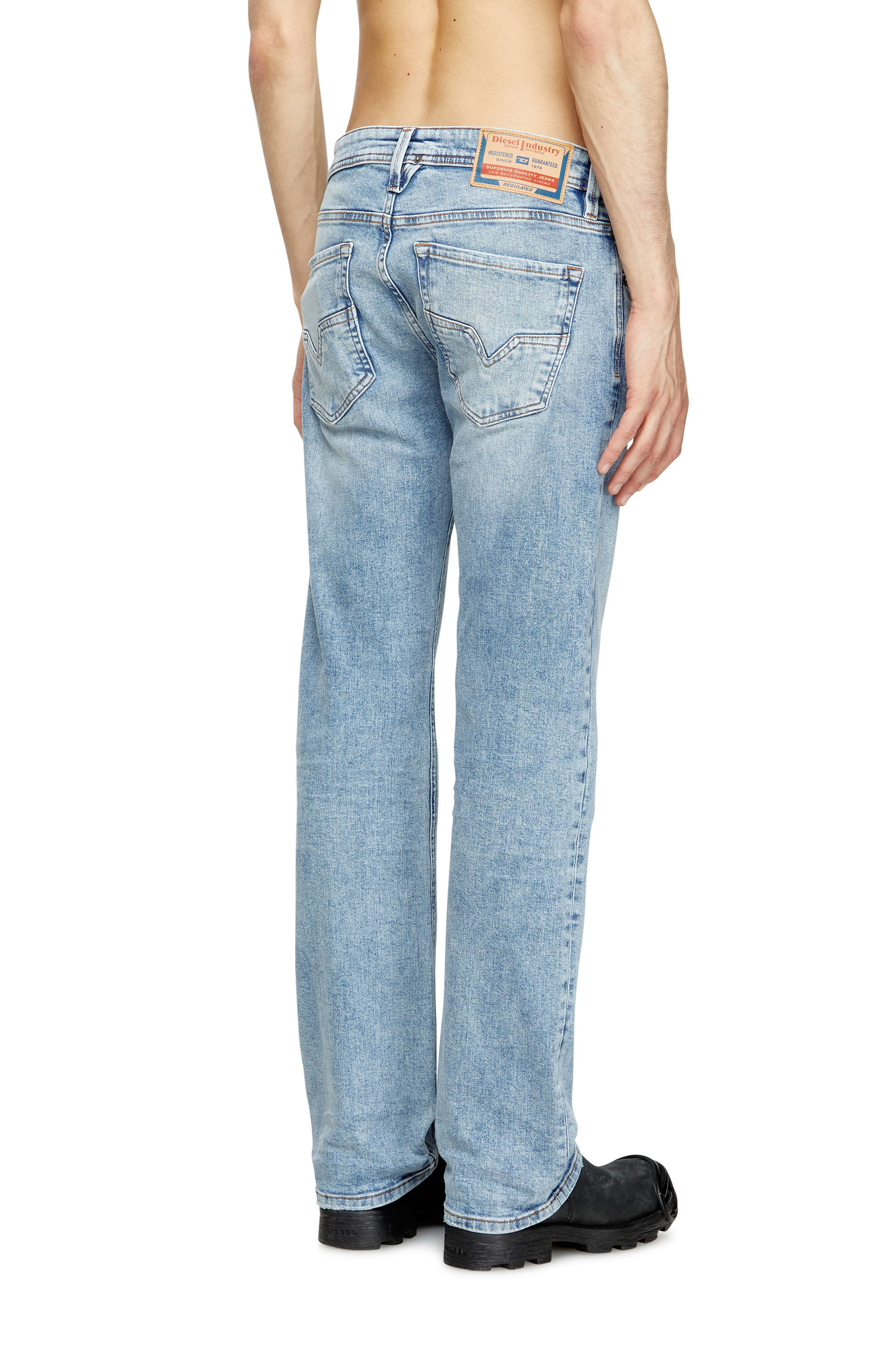Diesel - Regular Jeans 1985 Larkee 0DBDV Homme, Bleu Clair - Image 3