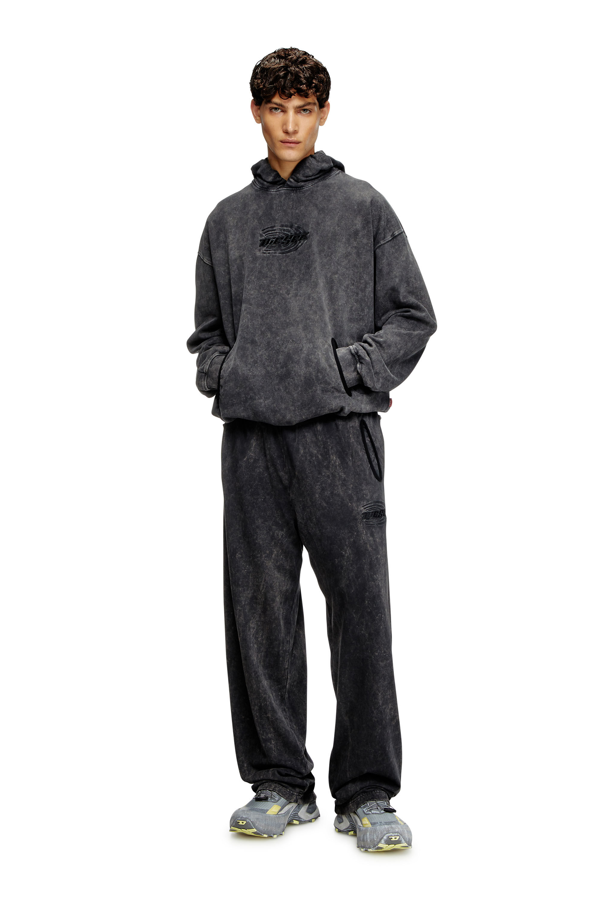 Diesel - P-MARKLE, Pantalon de survêtement traité avec taille froncée Homme in Noir - 1