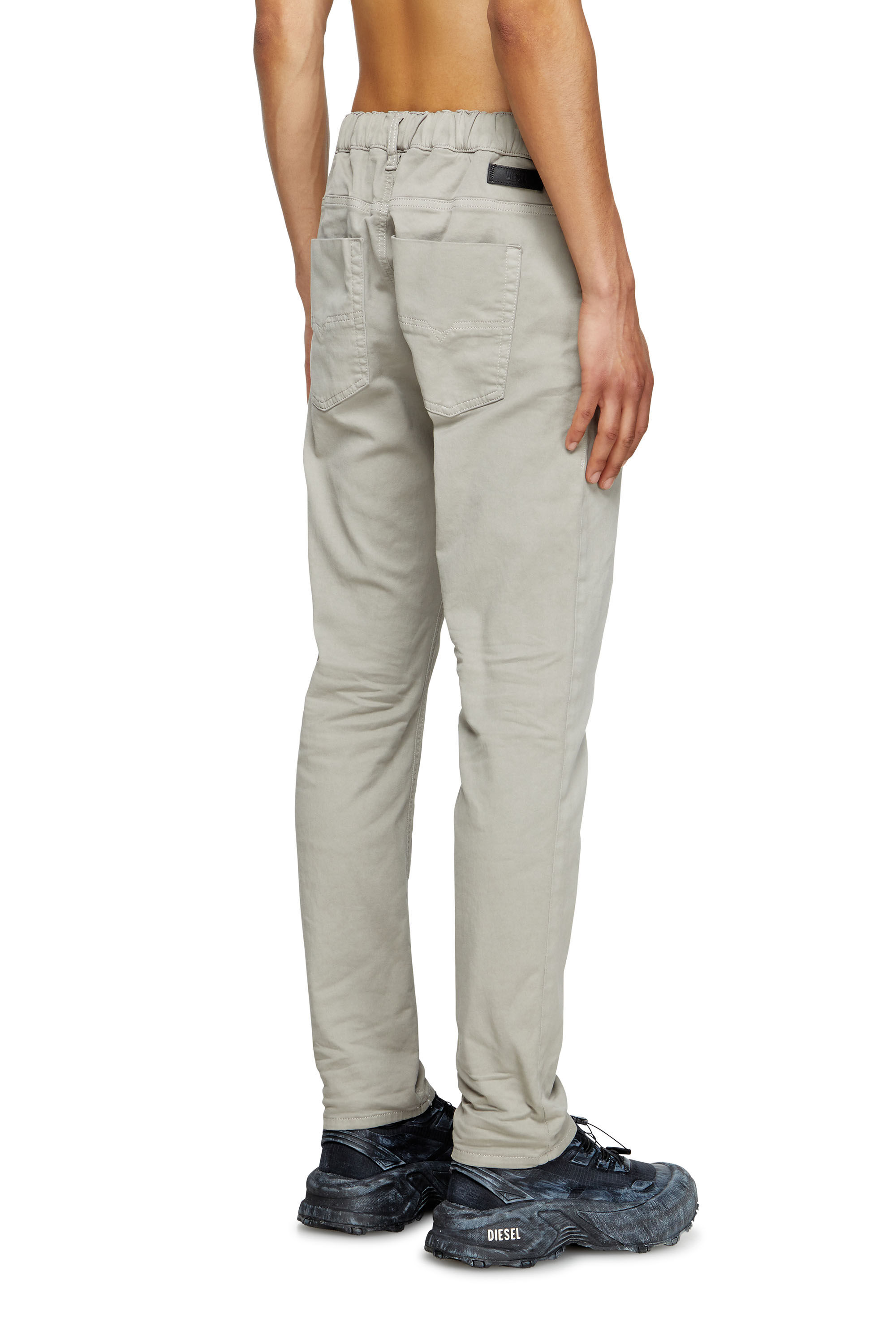 Diesel - Regular 2030 D-Krooley Joggjeans® 0670M Homme, Gris Clair - Image 4
