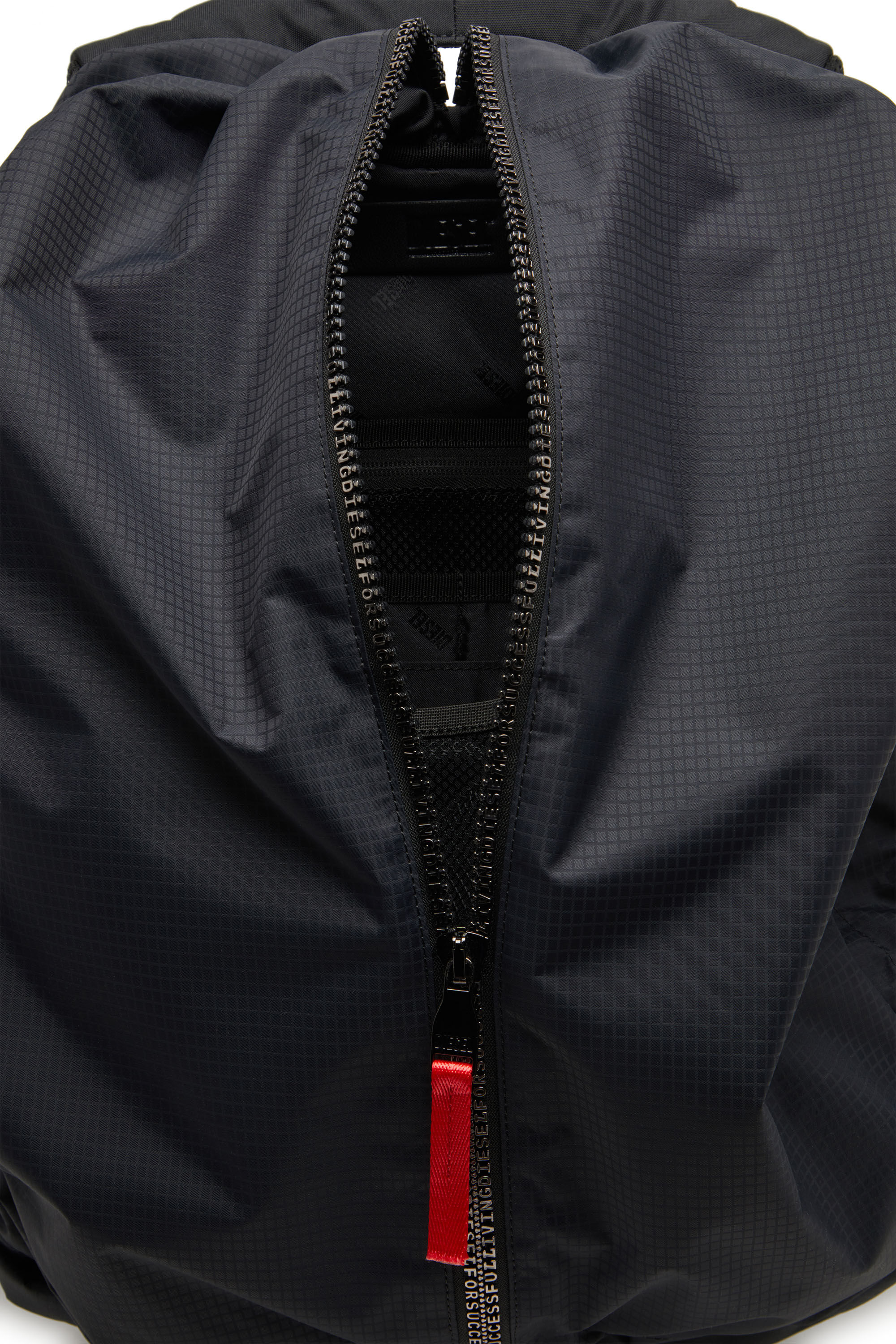 Diesel - ZIP-D BACKPACK X, Zip-D-Sac à dos en jacquard à carreaux Homme in Noir - 2