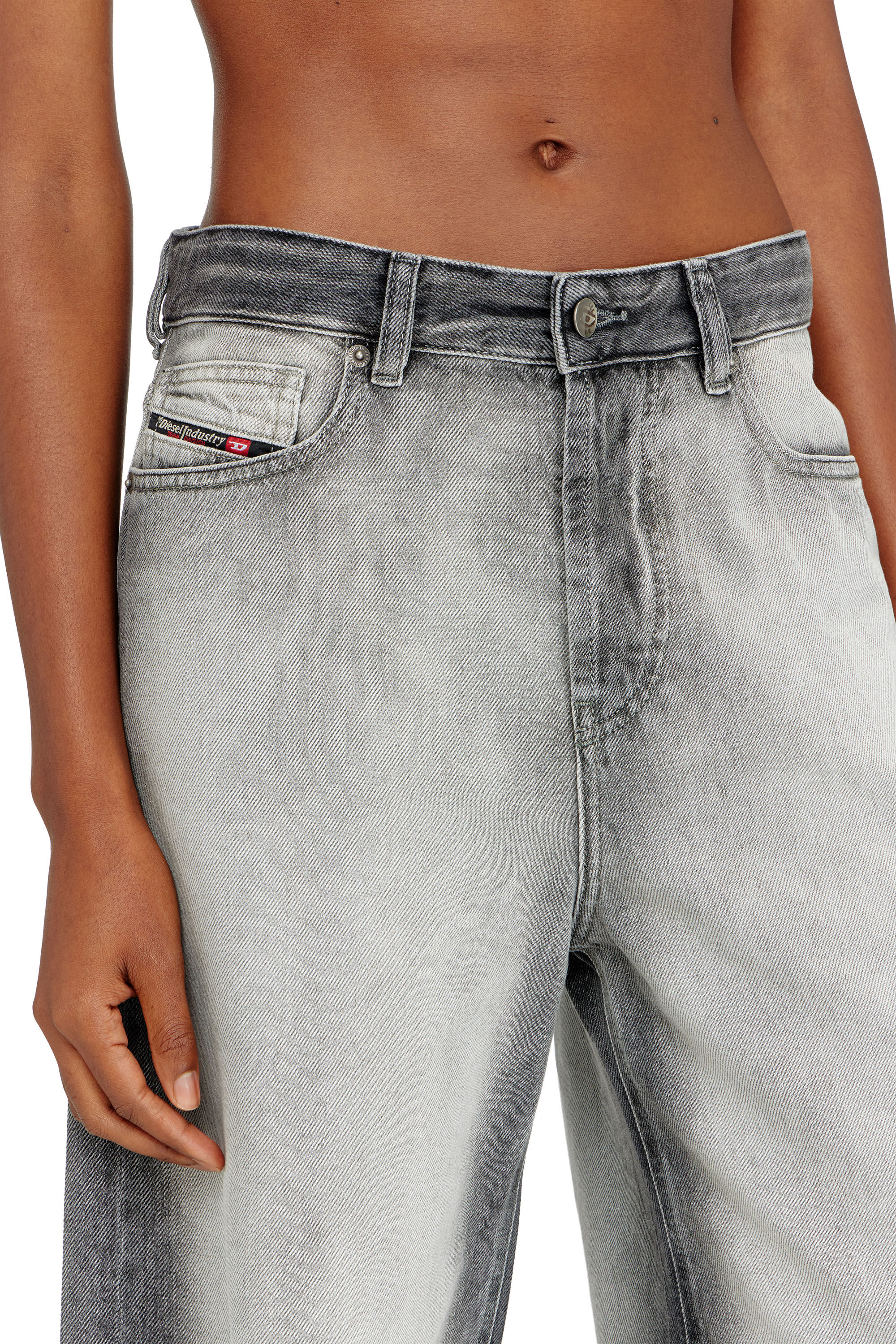 Diesel - DE-SIRE-SHORT-FSI, Short en denim skeleton doux Femme in Gris - 5
