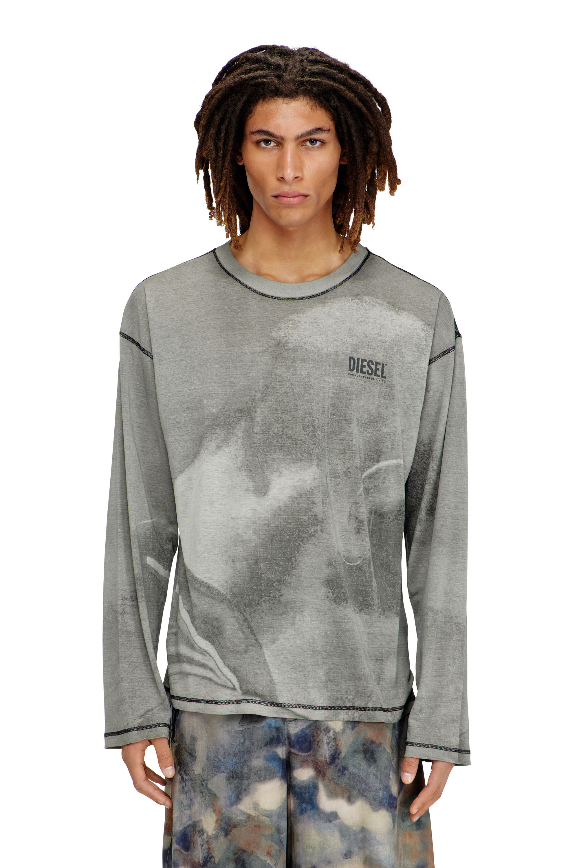 Diesel - T-BOXT-LS-NC-V1, T-shirt &agrave; manches longues avec imprim&eacute; trompe-l'&oelig;il Homme in Gris - 3