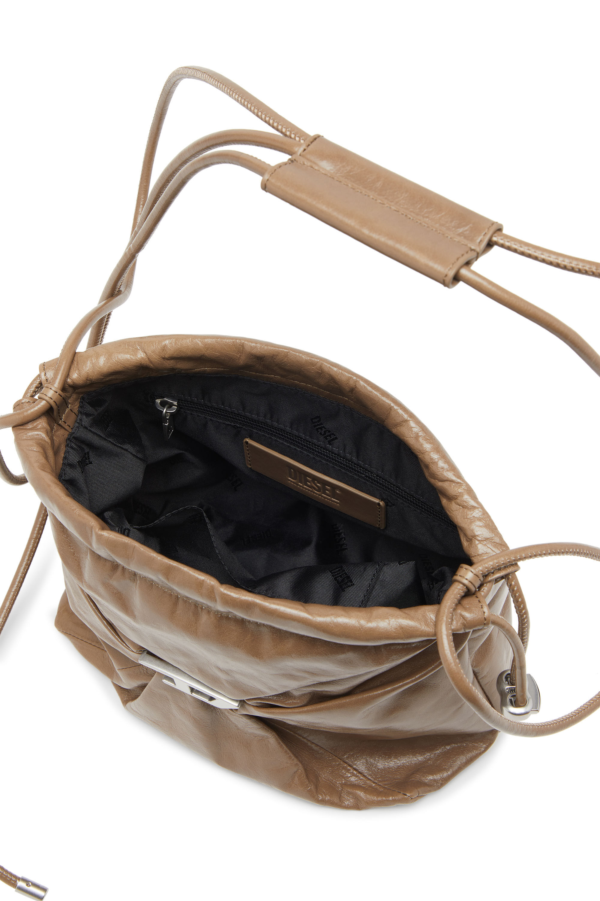 Diesel - SCRUNCH-D BUCKET, Scrunch-D-Sac seau en cuir froissé et brillant Femme in Marron - 4