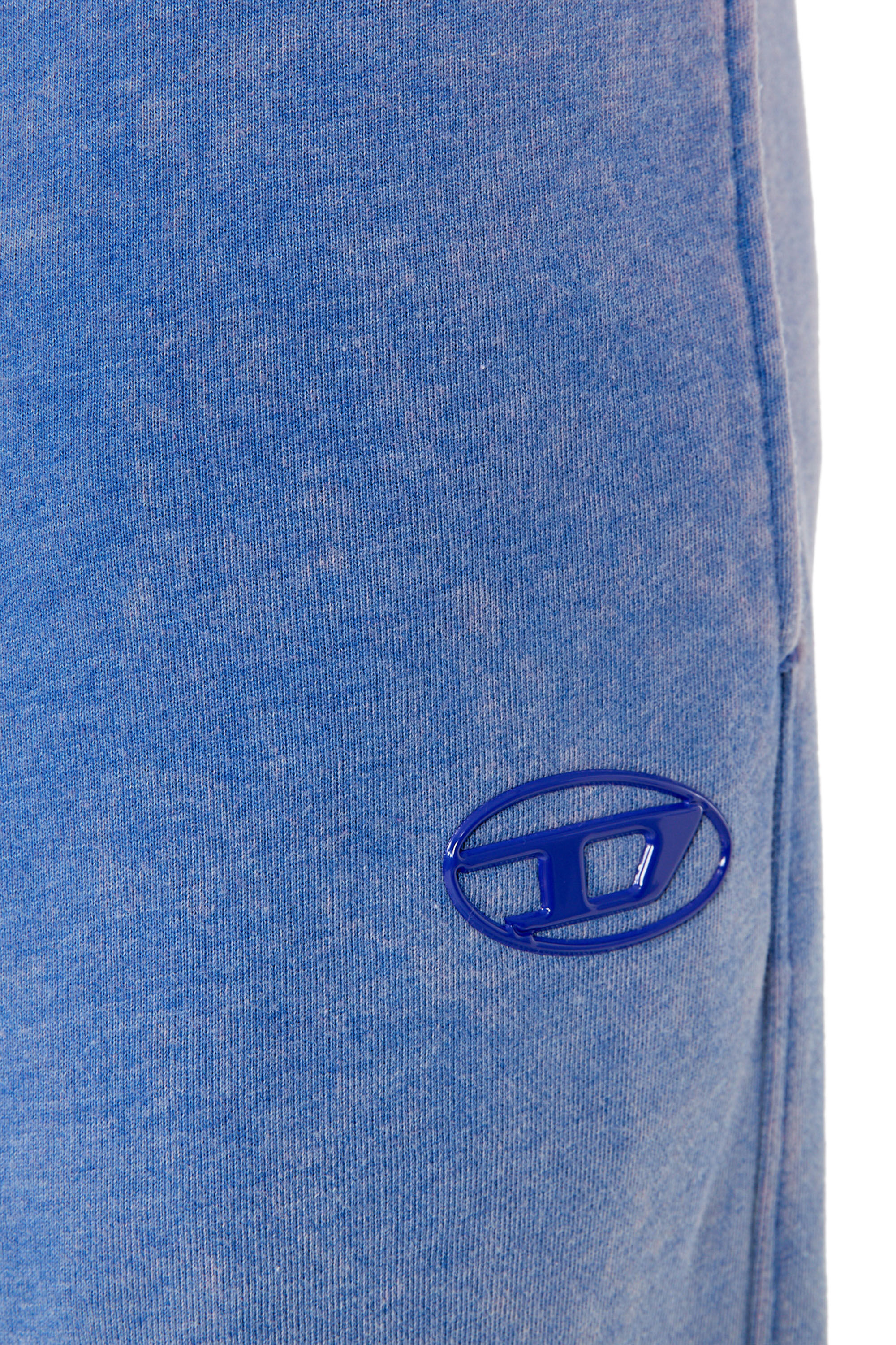 Diesel - P-MARKY, Pantalon de survêtement avec traitement blanchi Homme in Bleu - 5