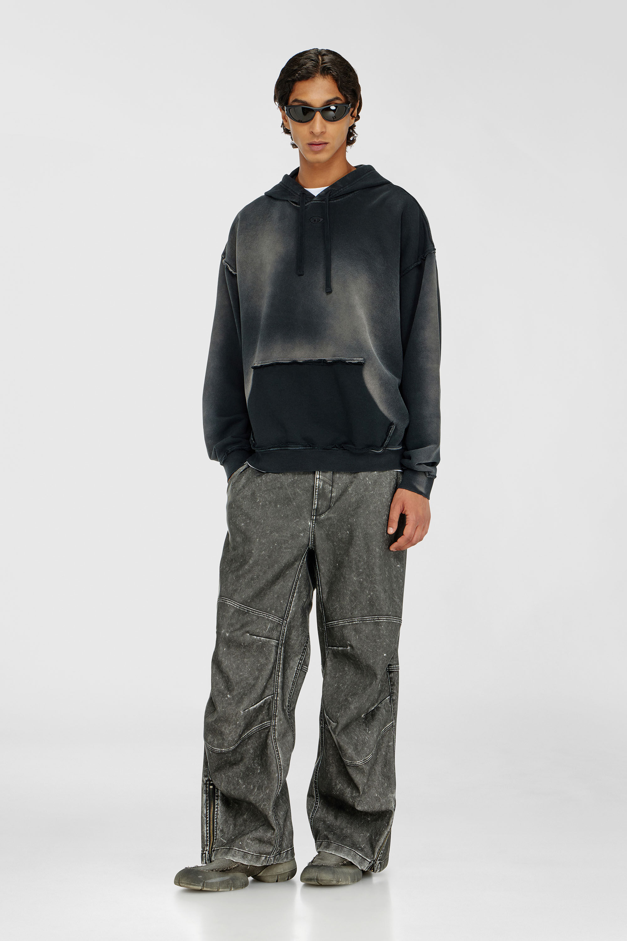 Diesel - S-POCK-HOOD, Sweat &agrave; capuche en coton d&eacute;lav&eacute; avec d&eacute;tails effiloch&eacute;s Homme in Polychrome - 1