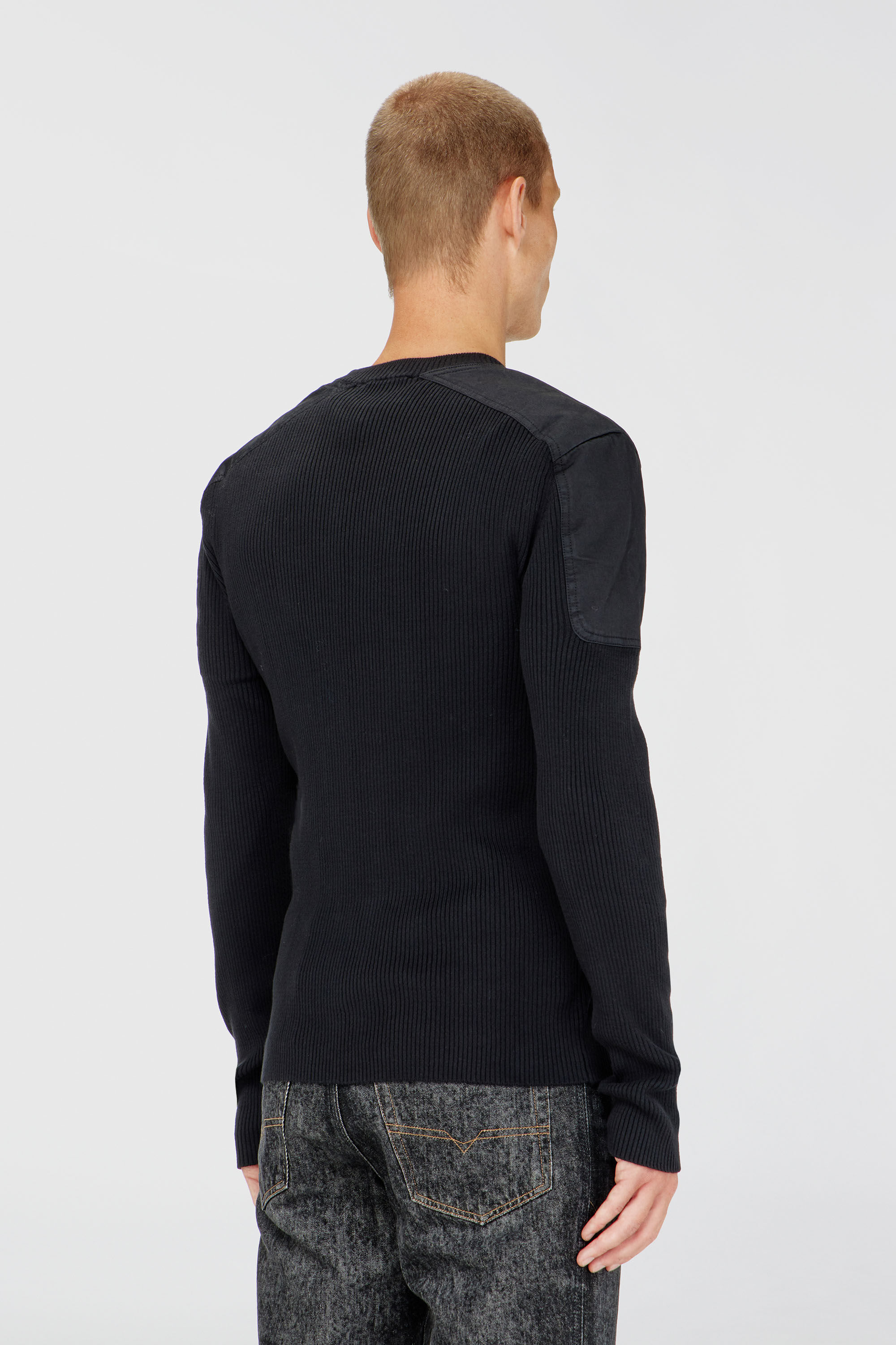 Diesel - K-MARTIN, Pull c&ocirc;tel&eacute; avec empi&egrave;cements aux &eacute;paules Homme in Noir - 4