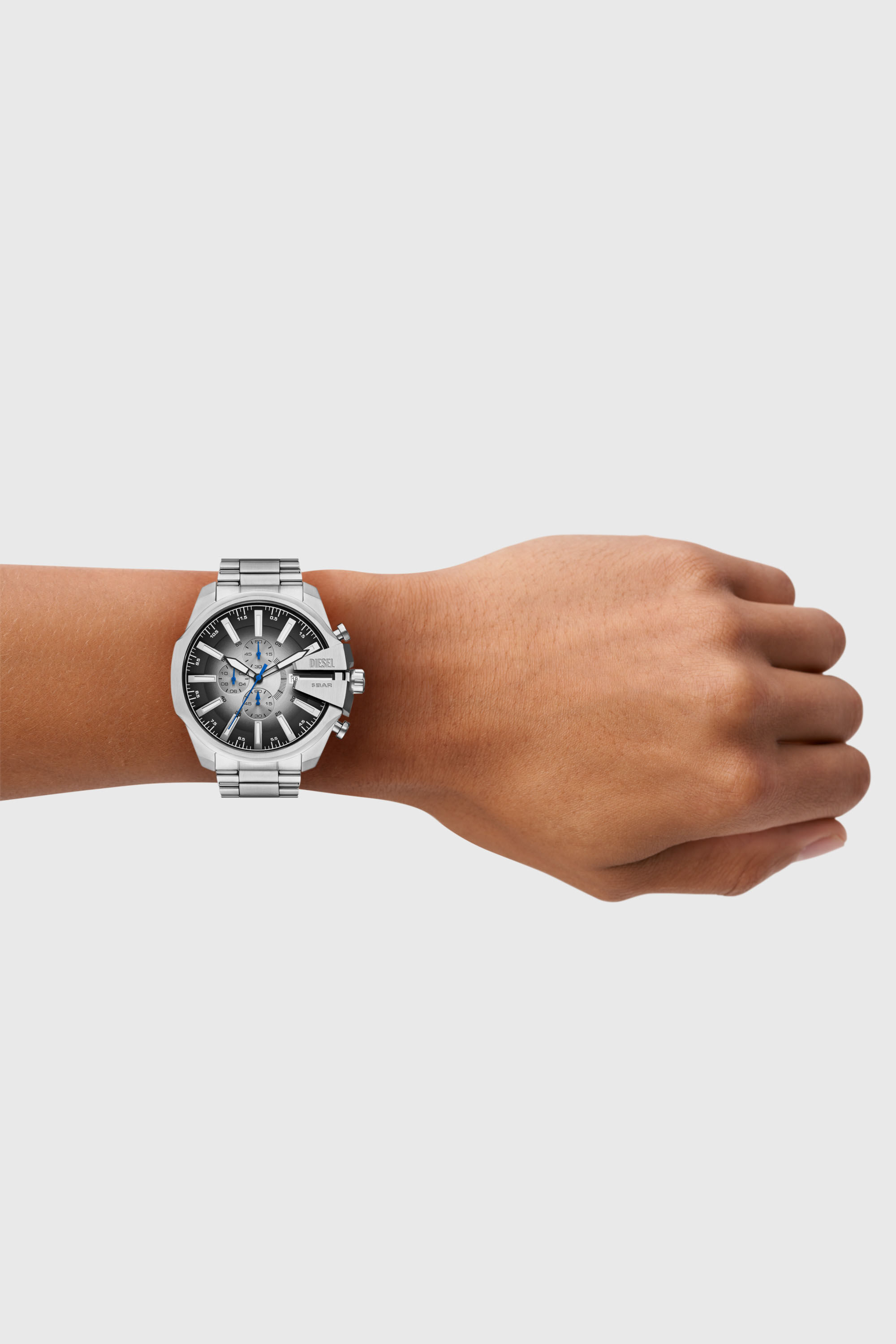 Diesel - DZ4686 WATCH, Montre Mega Chief Slim en acier inoxydable Homme in Gris argent&eacute; - 4