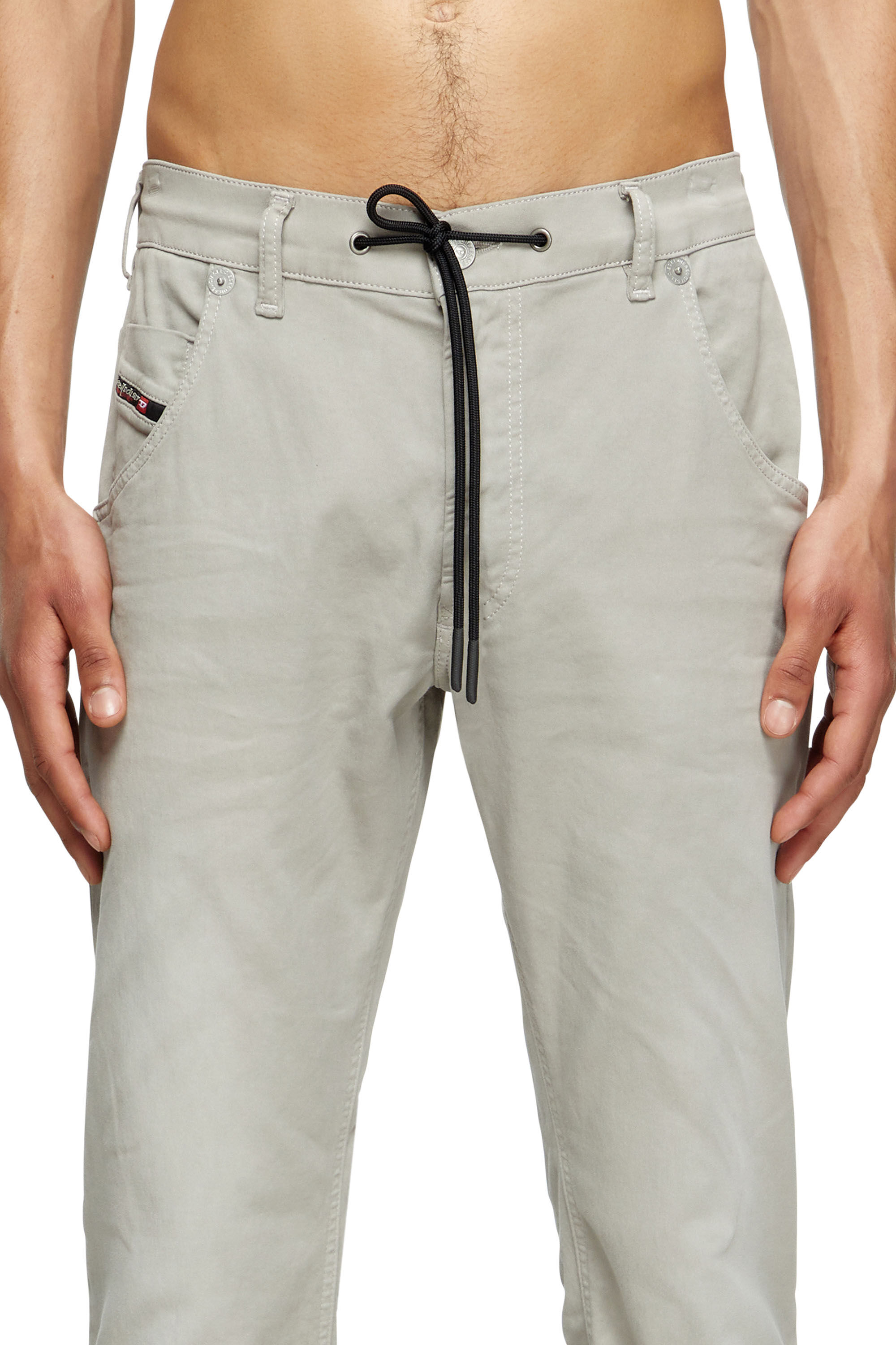 Diesel - Regular 2030 D-Krooley Joggjeans® 0670M Homme, Gris Clair - Image 5