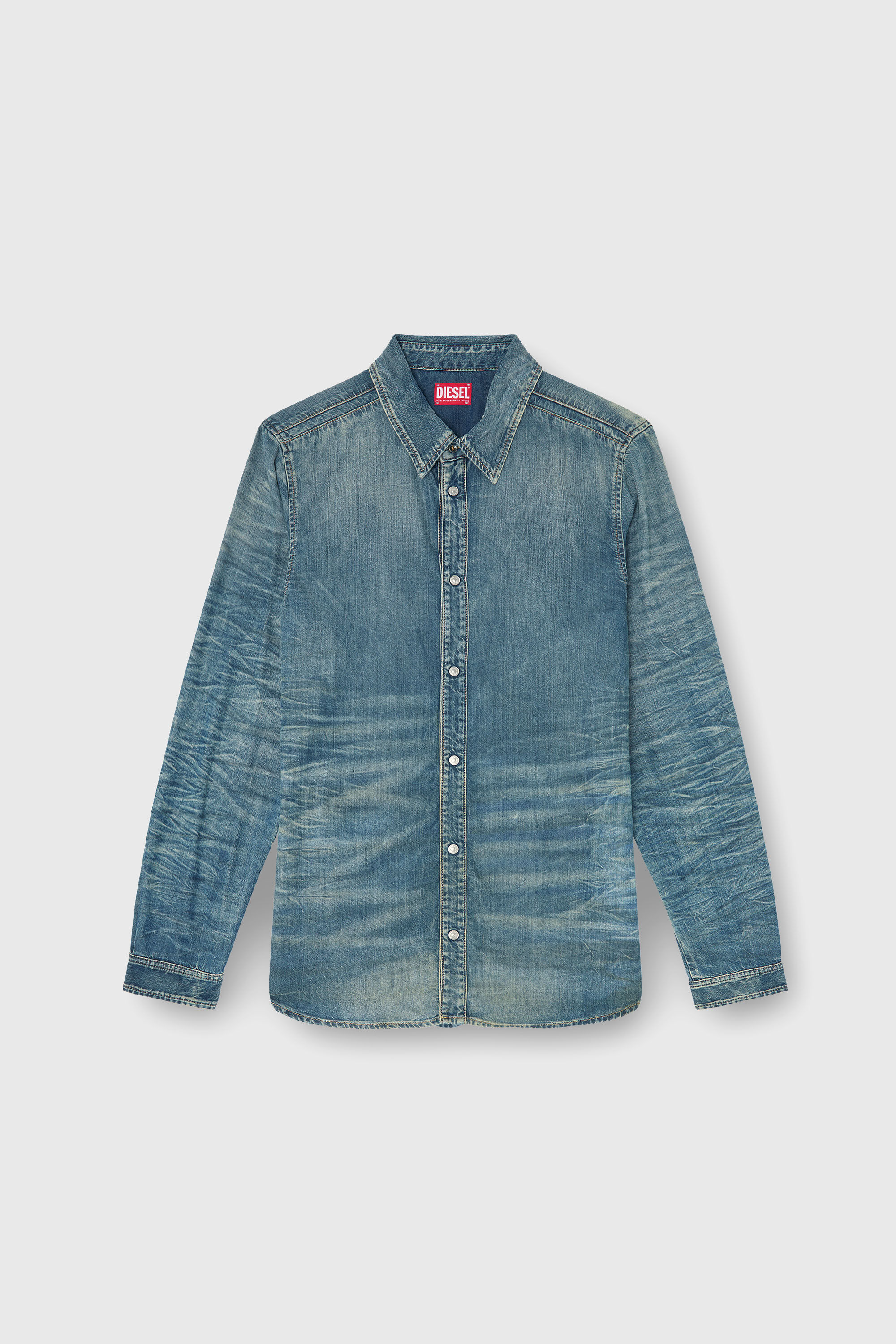 Diesel - D-SYNAR-FSJ4, Chemise en denim effet froiss&eacute; dirty Homme in Bleu - 2