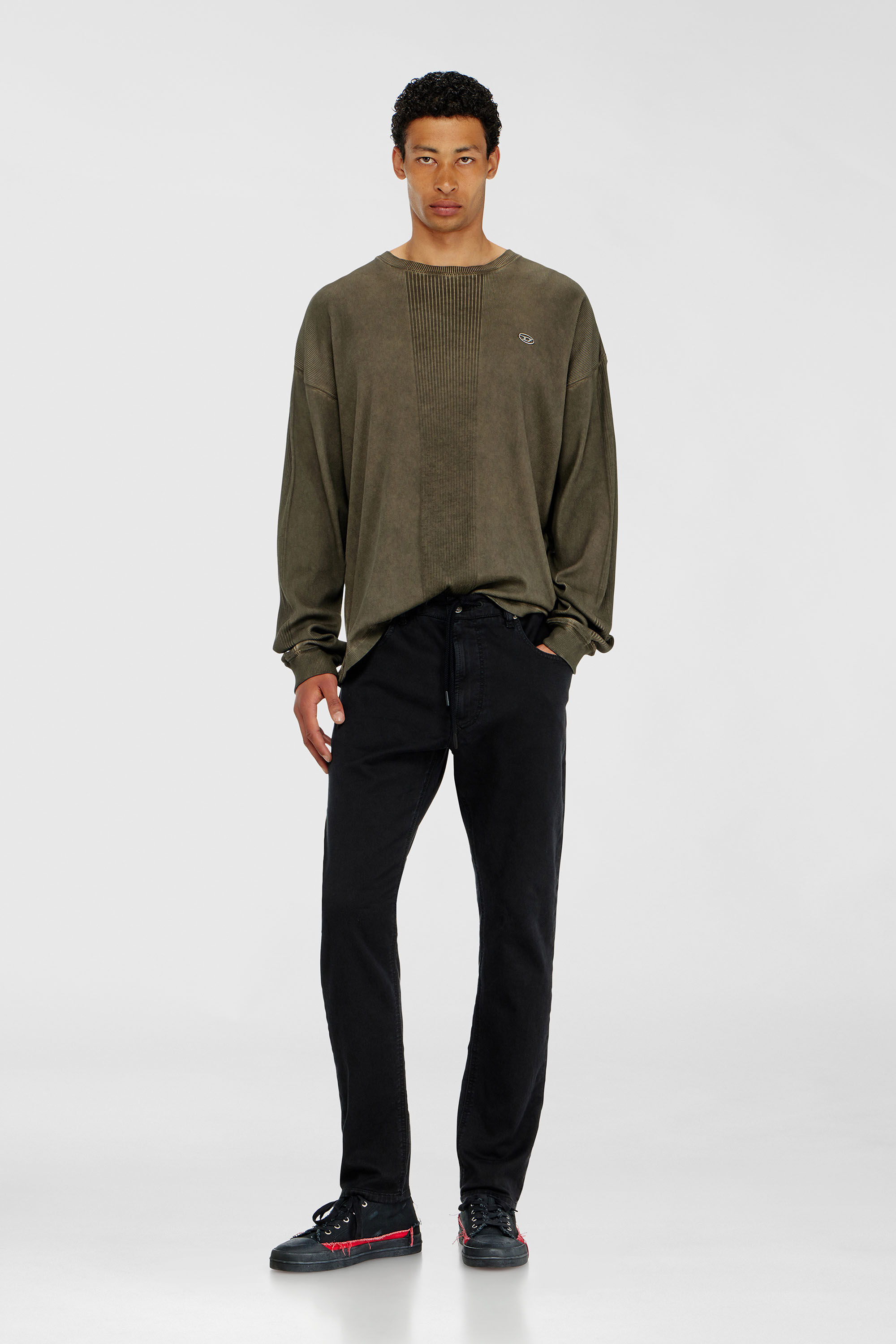 Diesel - Regular 2032 D-Krooley Joggjeans&reg; 068NH Homme, Noir/Gris fonc&eacute; - Image 1