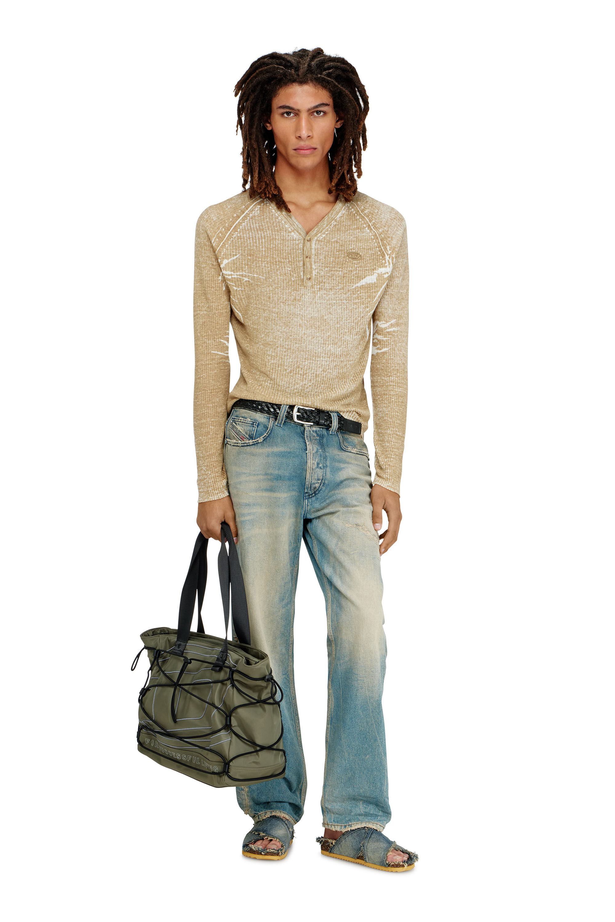 Diesel - K-ZENON, Pull Henley avec imprim&eacute; invers&eacute; d&eacute;lav&eacute; Homme in Marron - 1