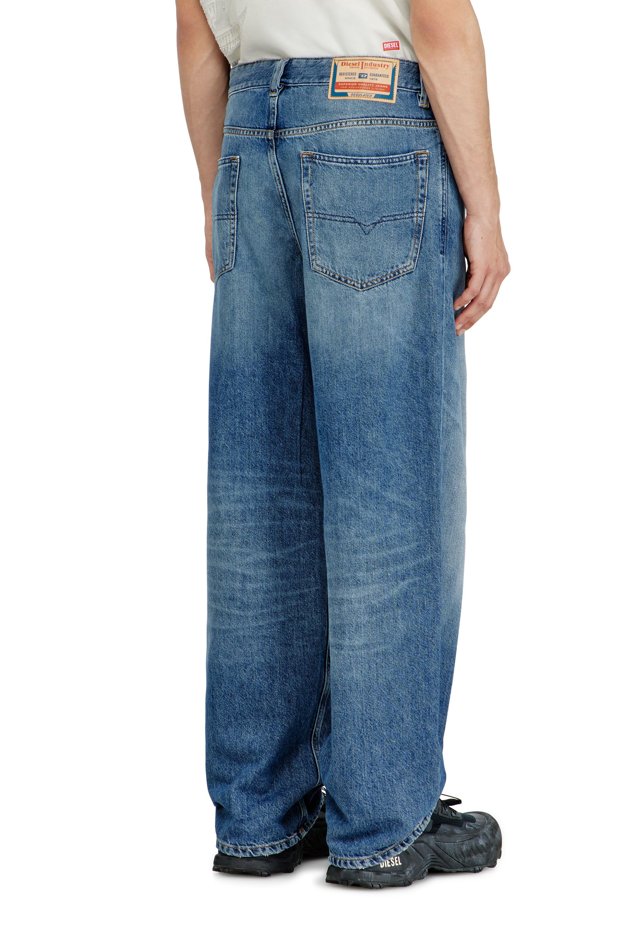 Diesel - Relaxed Jeans 2001 D-Macro 09P61 Homme, Bleu moyen - Image 5