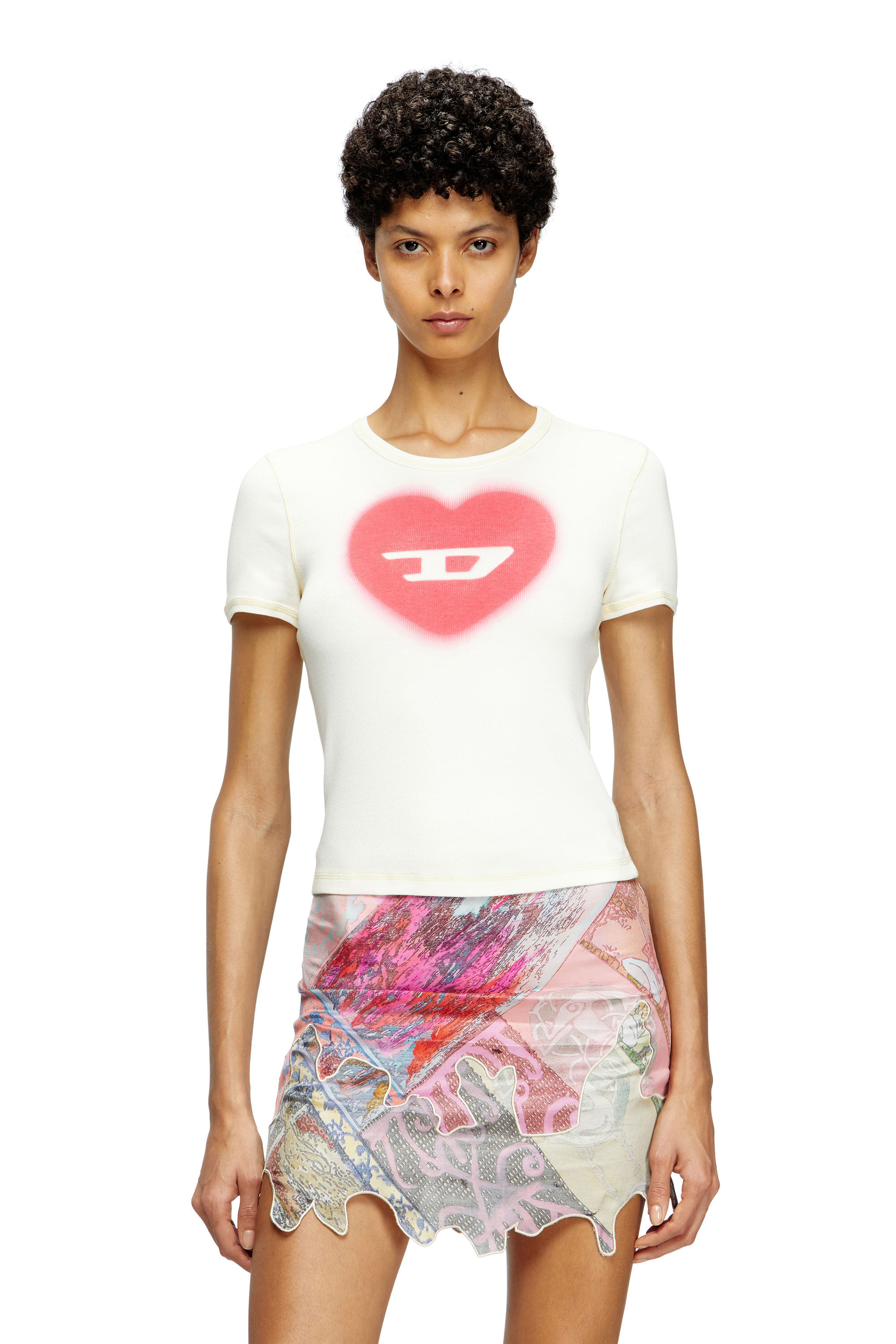 Diesel - T-ELE, T-shirt côtelé avec cœur D effet aquarelle Femme in Blanc - 3