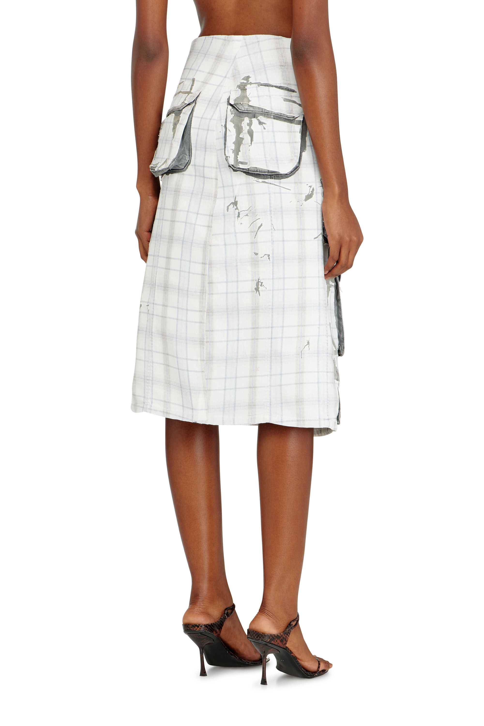 Diesel - DE-VORIN-FSI1, Jupe &agrave; demi-longueur en denim &agrave; effet pel&eacute; Femme in Gris - 4