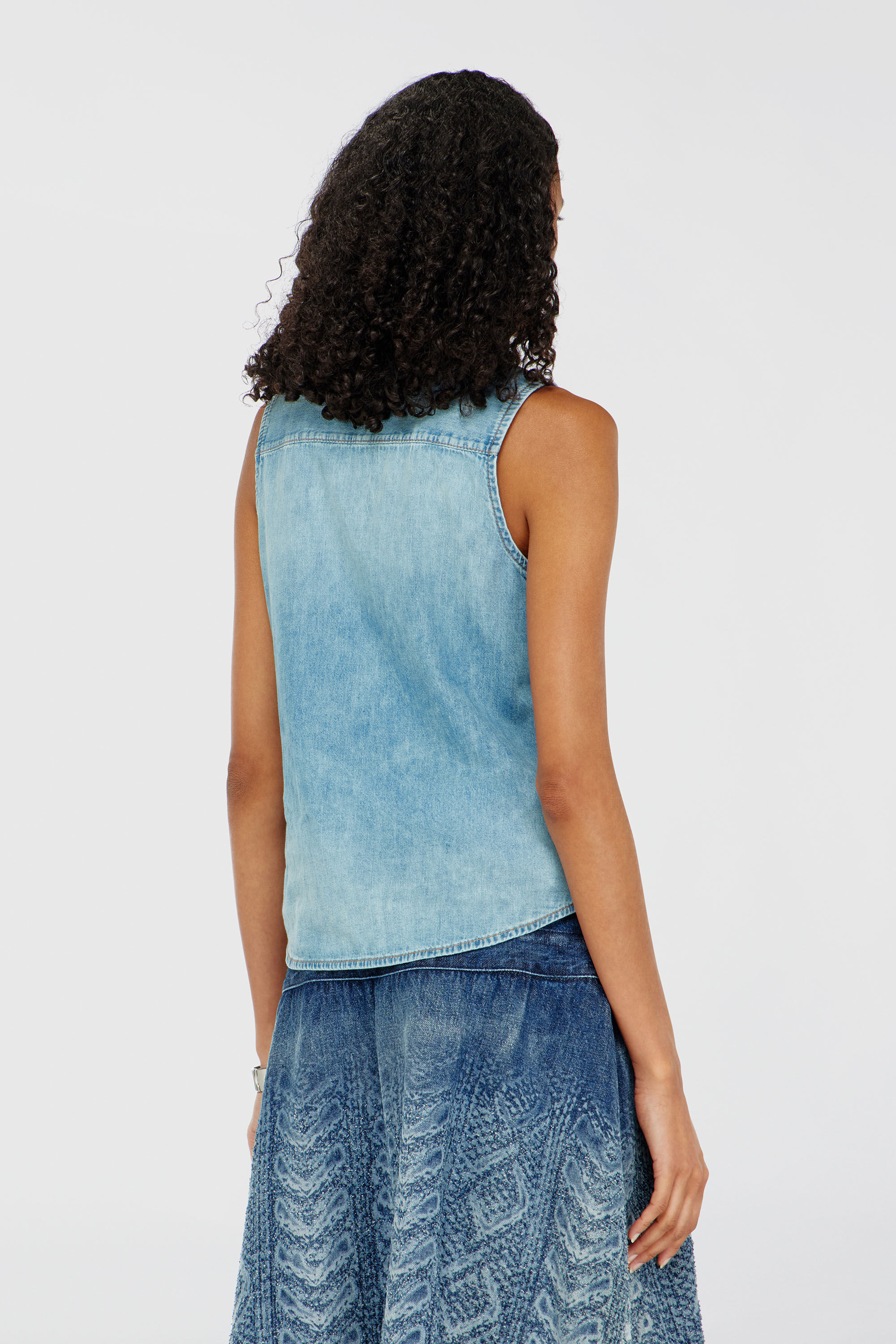 Diesel - DE-EAZY-SL, Chemise en denim sans manches Femme in Bleu - 4