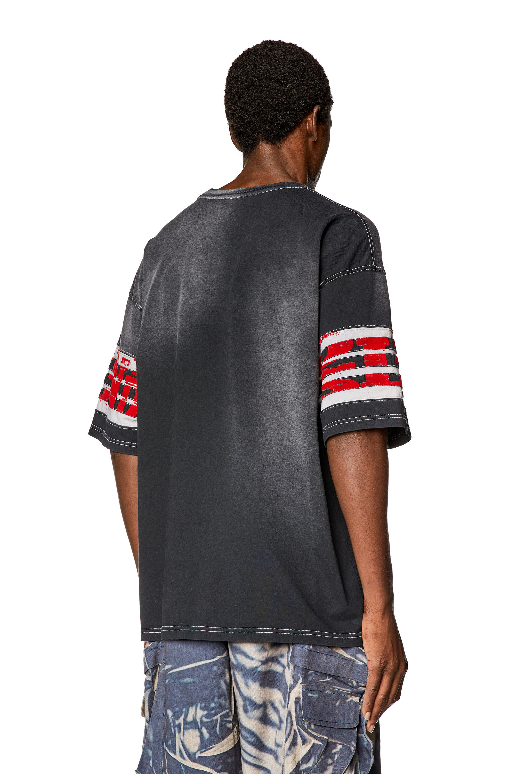 Diesel - T-BOST, T-shirt en jersey délavé avec imprimés floqués Homme in Noir - 4