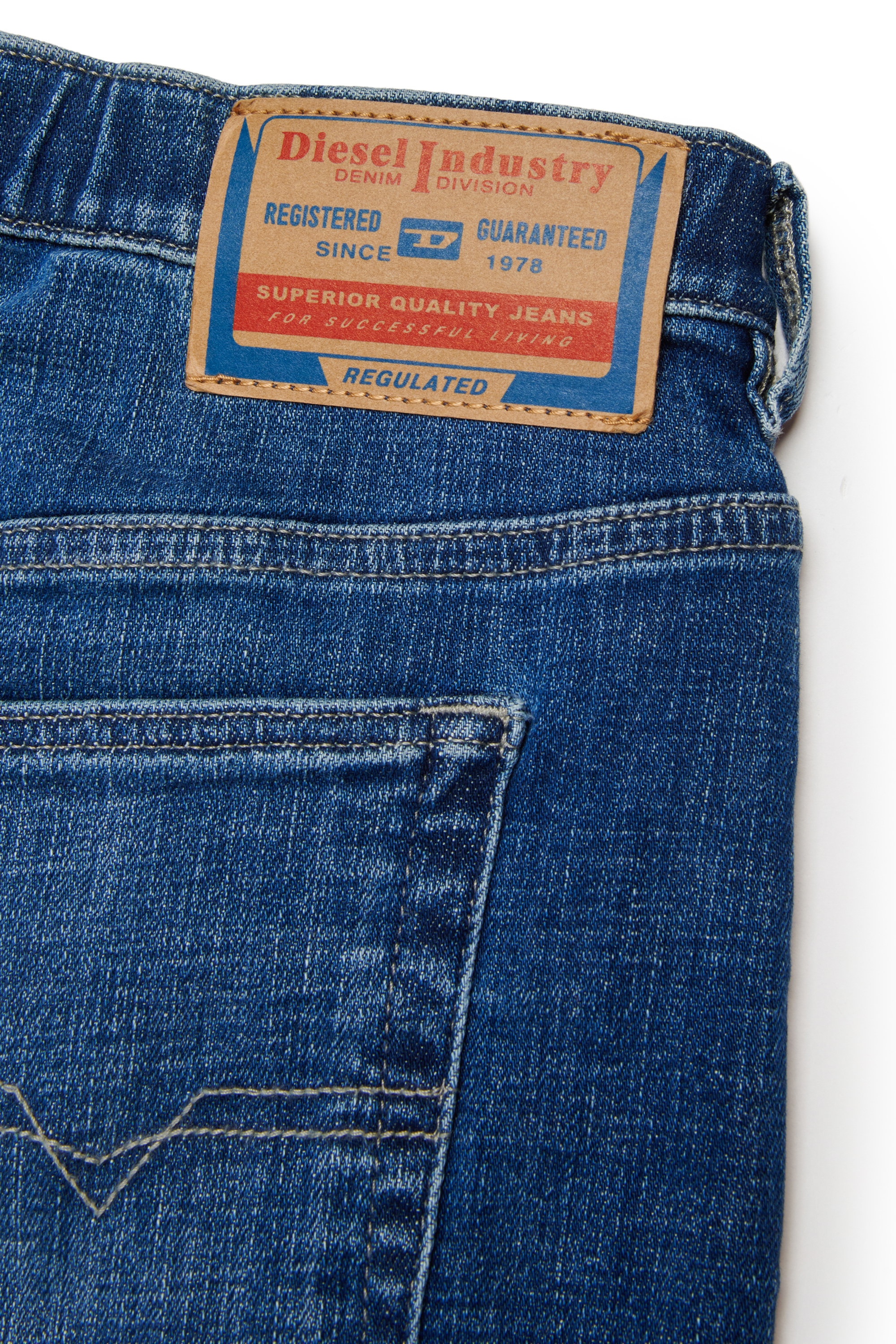 Diesel - PROXI, Short en denim stretch avec effets moustaches Homme in Bleu - 4