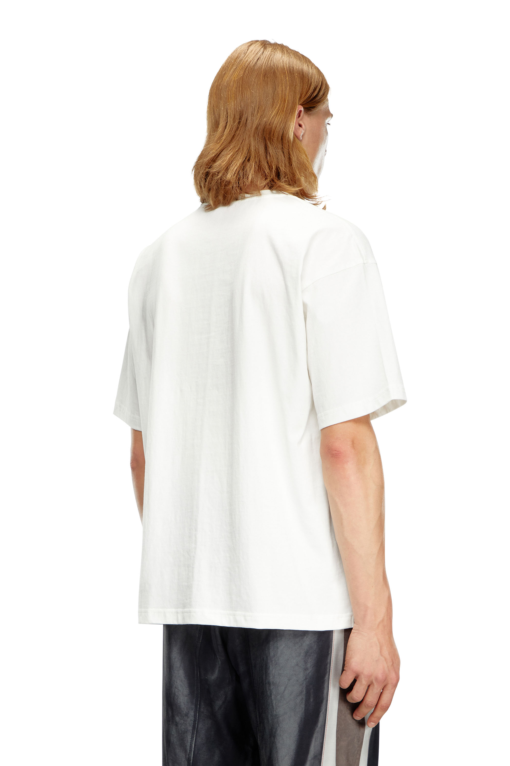 Diesel - T-BOXT-Q22, T-shirt délavé avec imprimé Oval D Homme in Blanc - 4