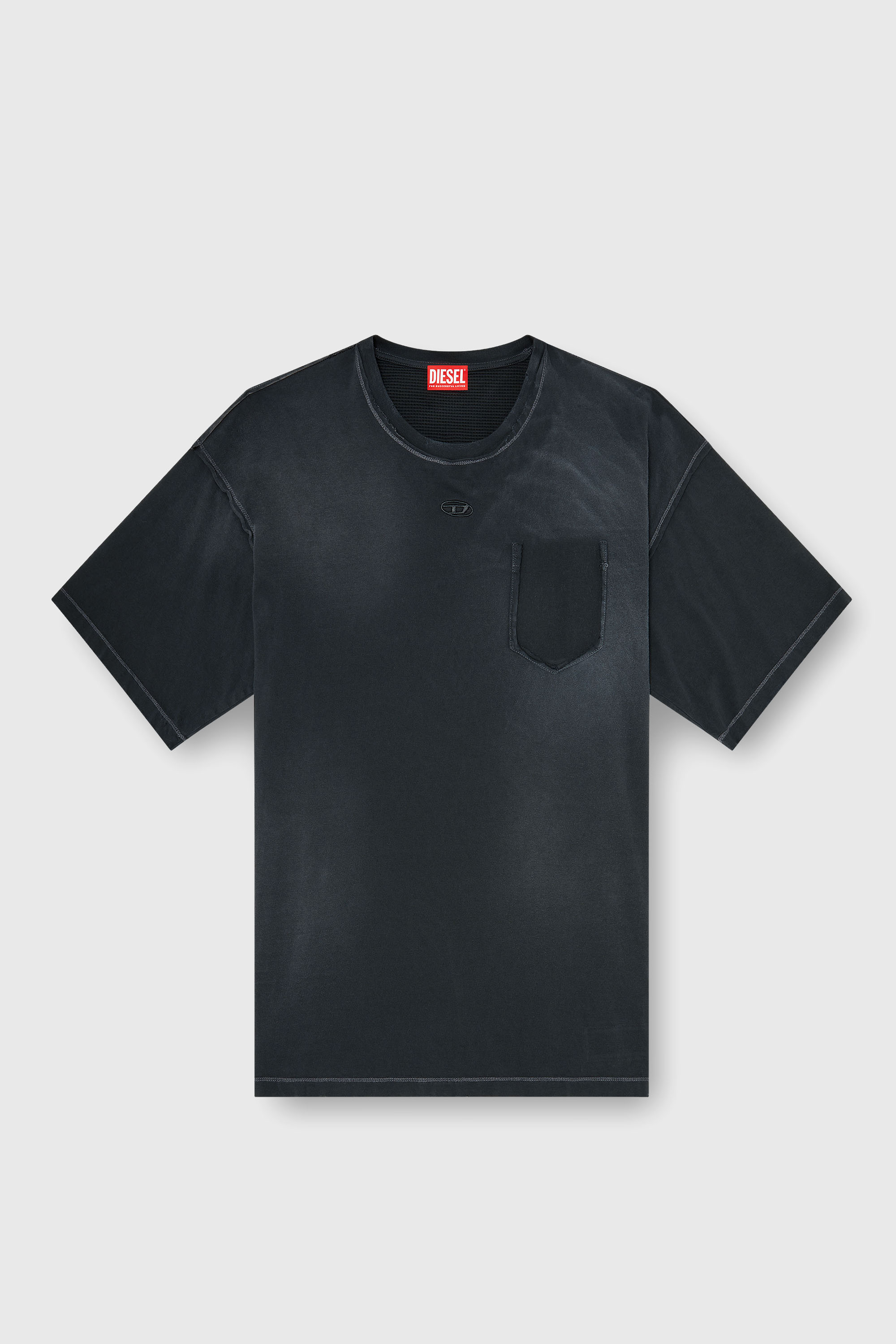 Diesel - T-POCK, T-shirt effet d&eacute;lav&eacute; avec poche d&eacute;chir&eacute;e Homme in Noir - 2