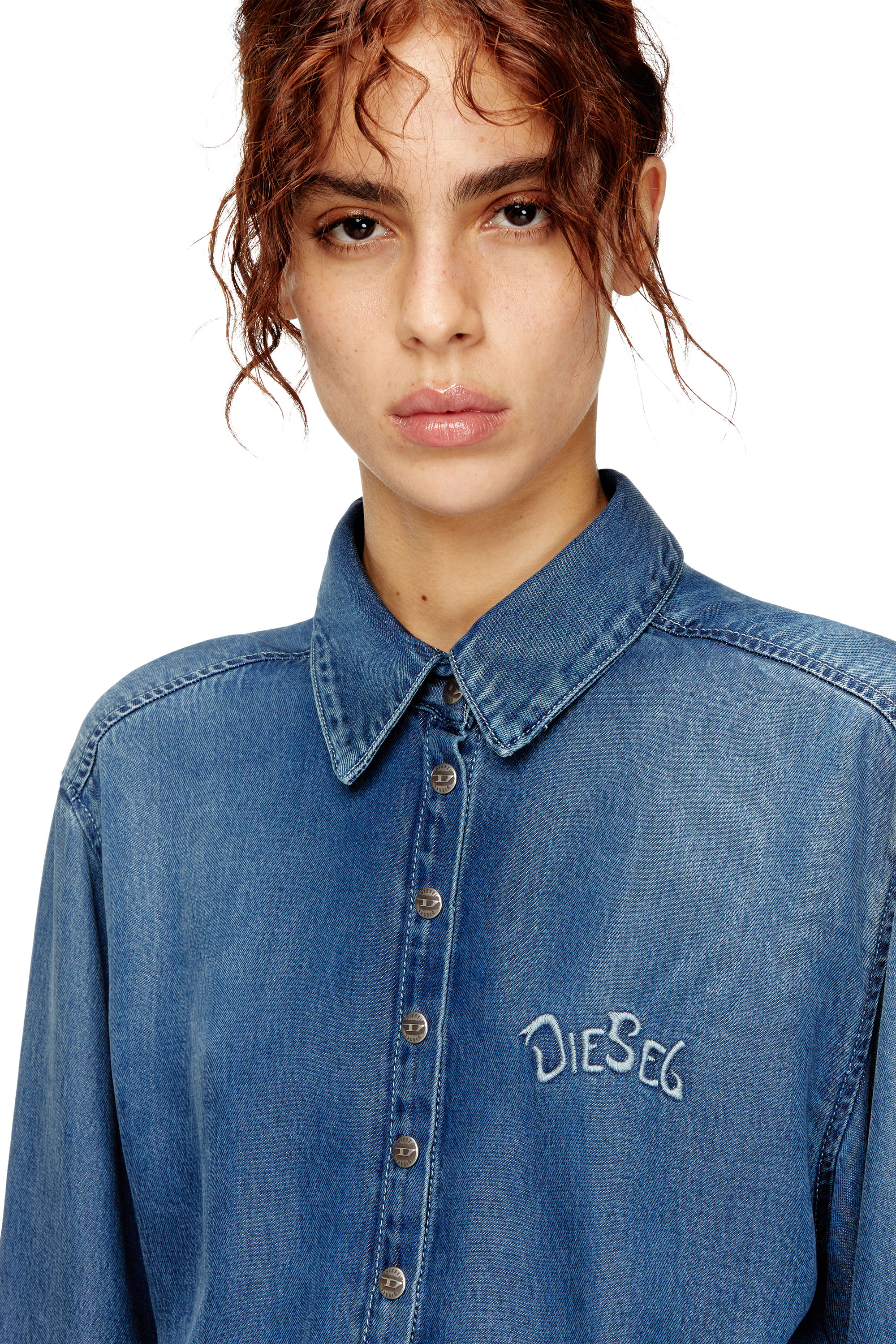 Diesel - DE-DREVIA-S, Robe en denim avec broderie au dos Femme in Bleu - 4