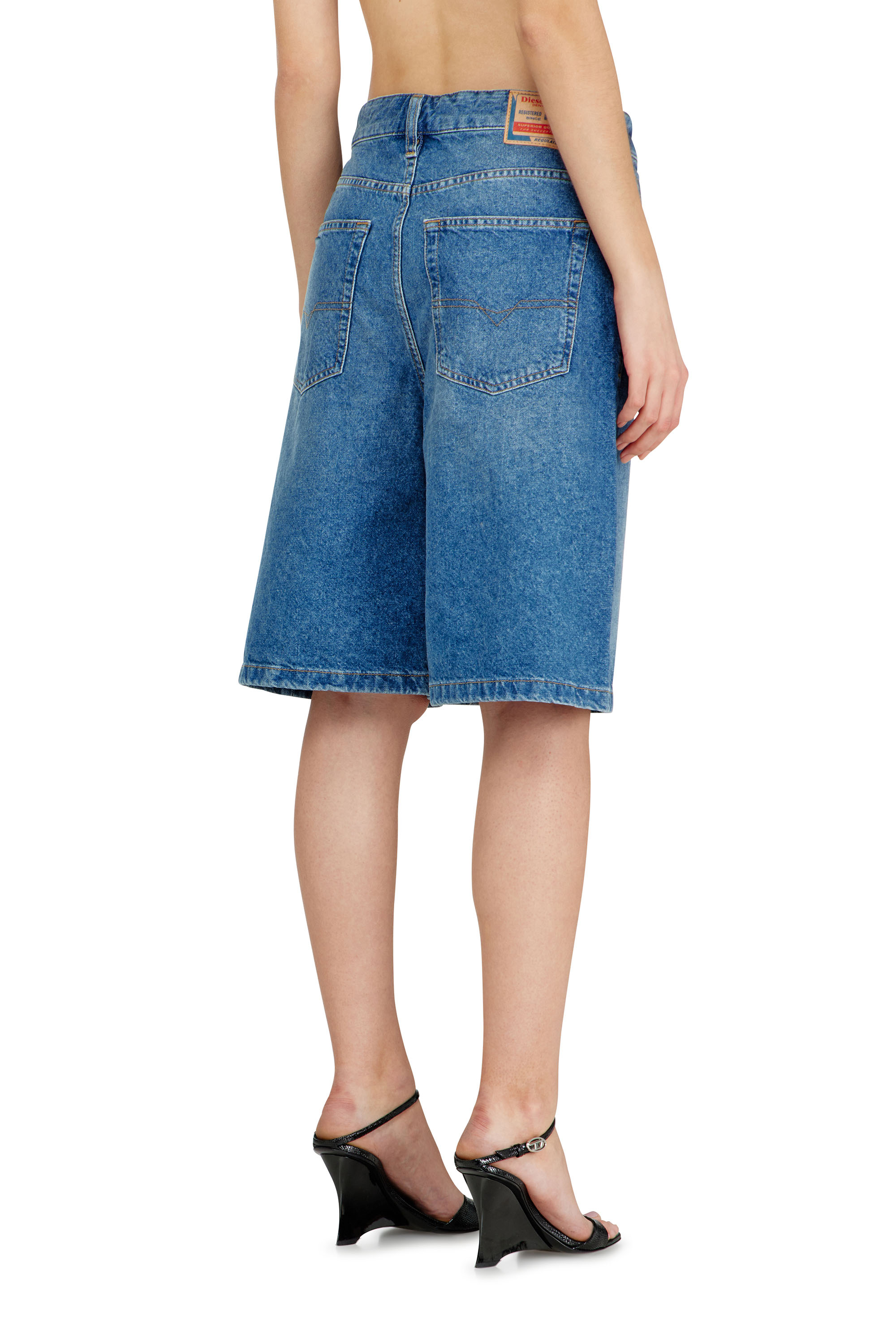 Diesel - DE-SIRE-SHORT, Short en denim &agrave; lavage propre Femme in Bleu - 4