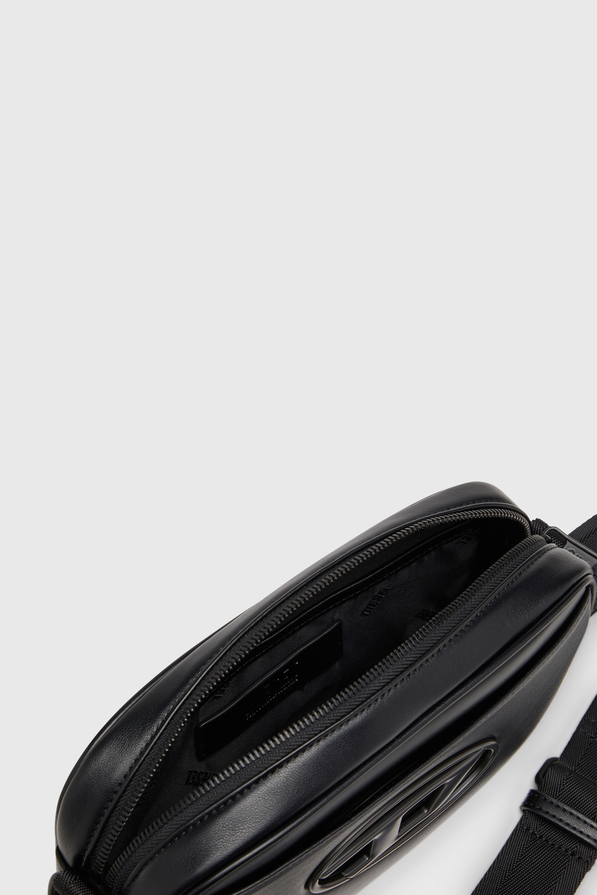 Diesel - HOLI-D CAMERA BAG, Holi-D-Sac Camera en n&eacute;opr&egrave;ne et PU Homme in Noir - 3