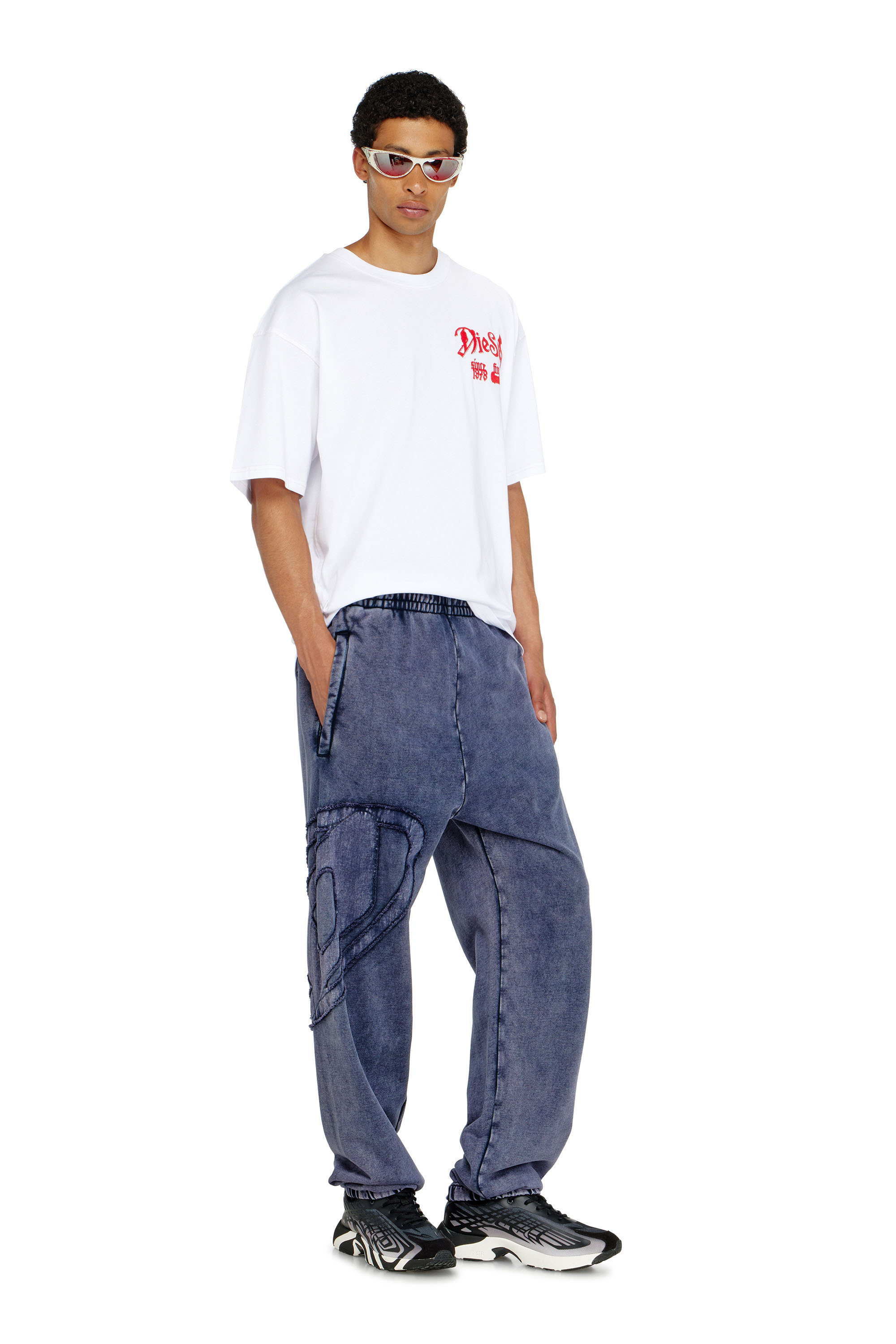Diesel - P-MARKY-DEN, Pantalon en coton biologique avec &eacute;cusson Oval D Homme in Bleu - 1