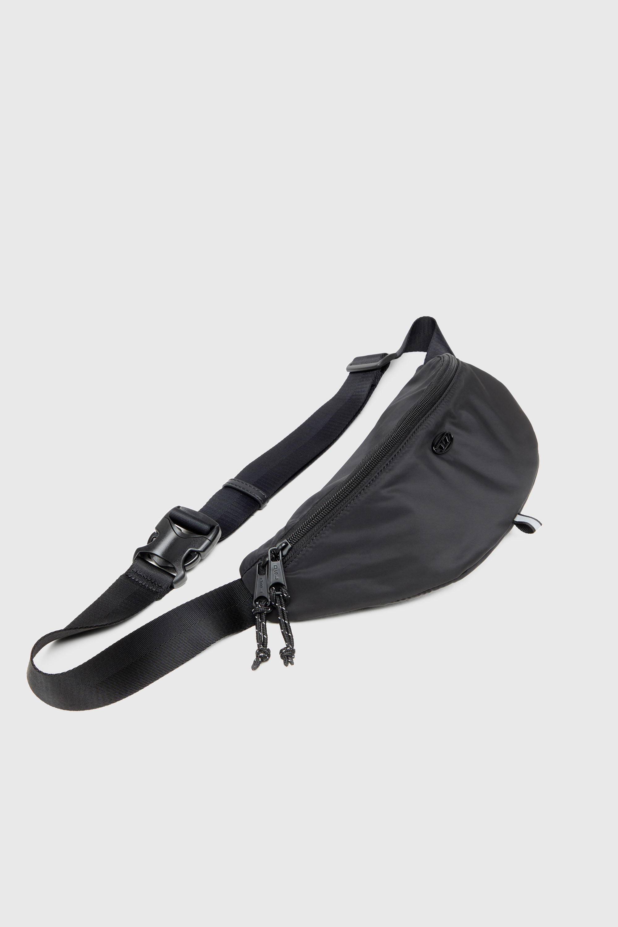 Diesel - D-PACK BELTBAG X, D-Pack-Sac banane en tissu au toucher satin&eacute; Homme in Noir - 6